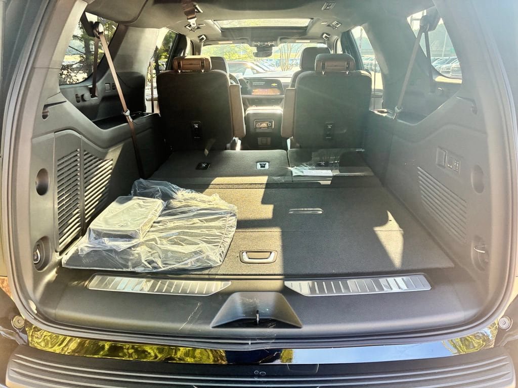 New 2026 Chevrolet Suburban High Country AWD/4WD image 11