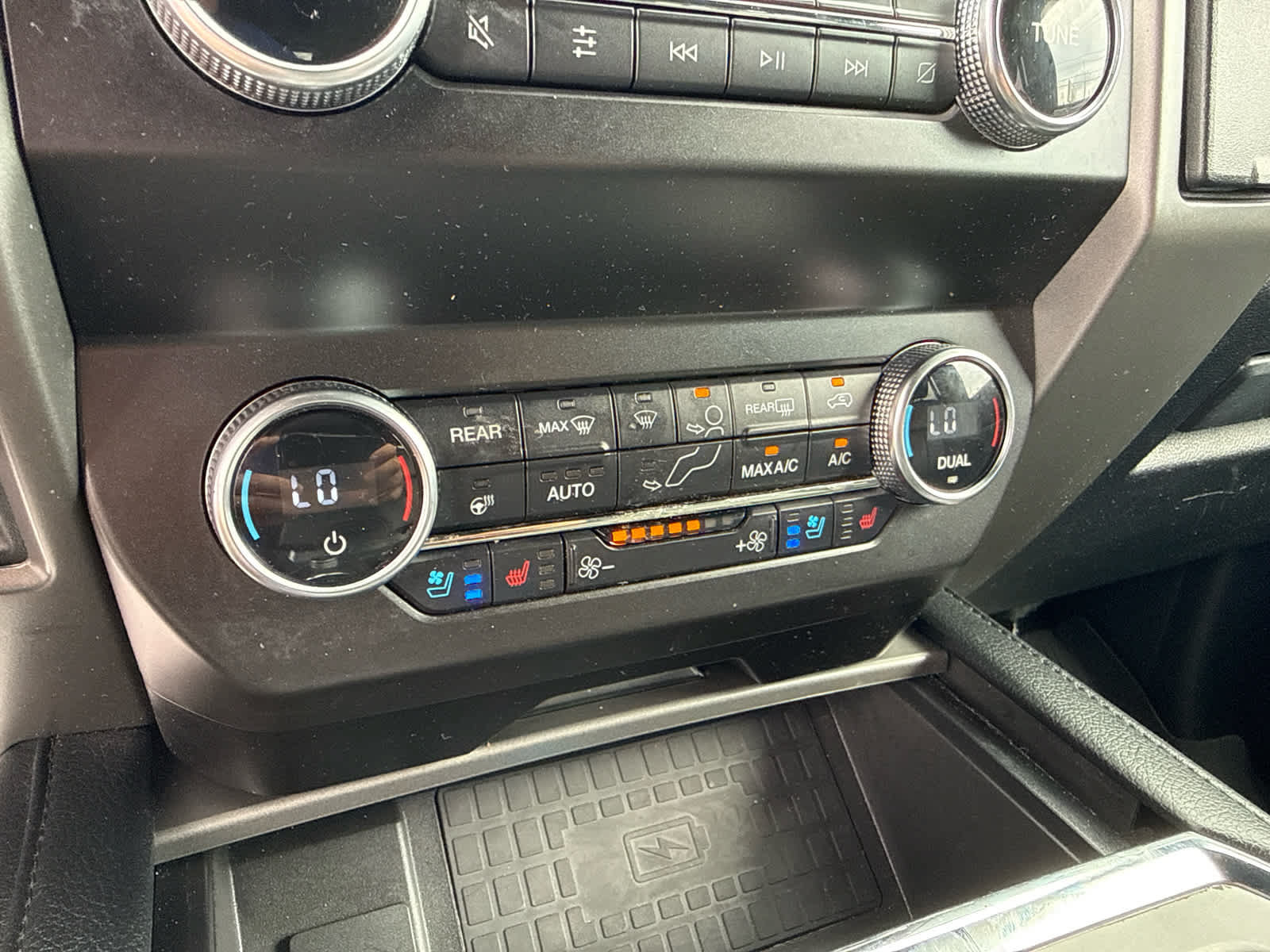 Used 2020 Ford Expedition XLT w/ Equipment Group 202A AWD/4WD image 19