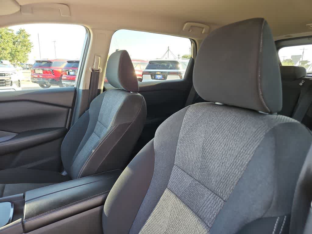 Used 2025 Nissan Rogue SV FWD image 15