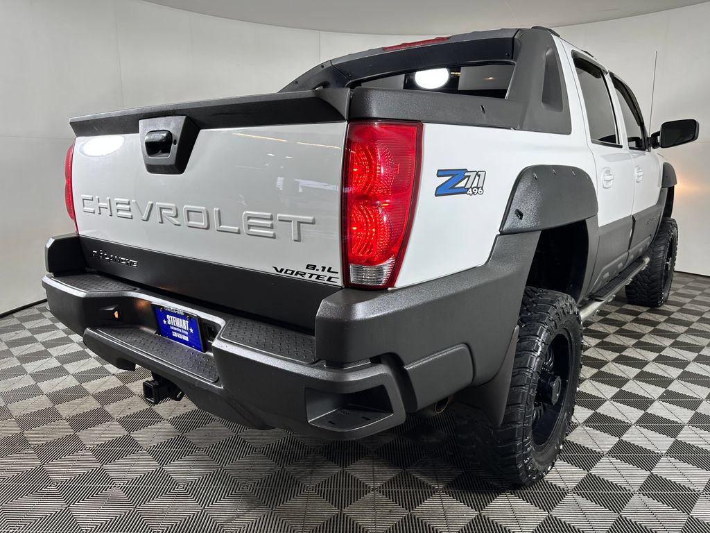 Used 2004 Chevrolet Avalanche 2500 w/ Preferred Equipment Group AWD/4WD image 5