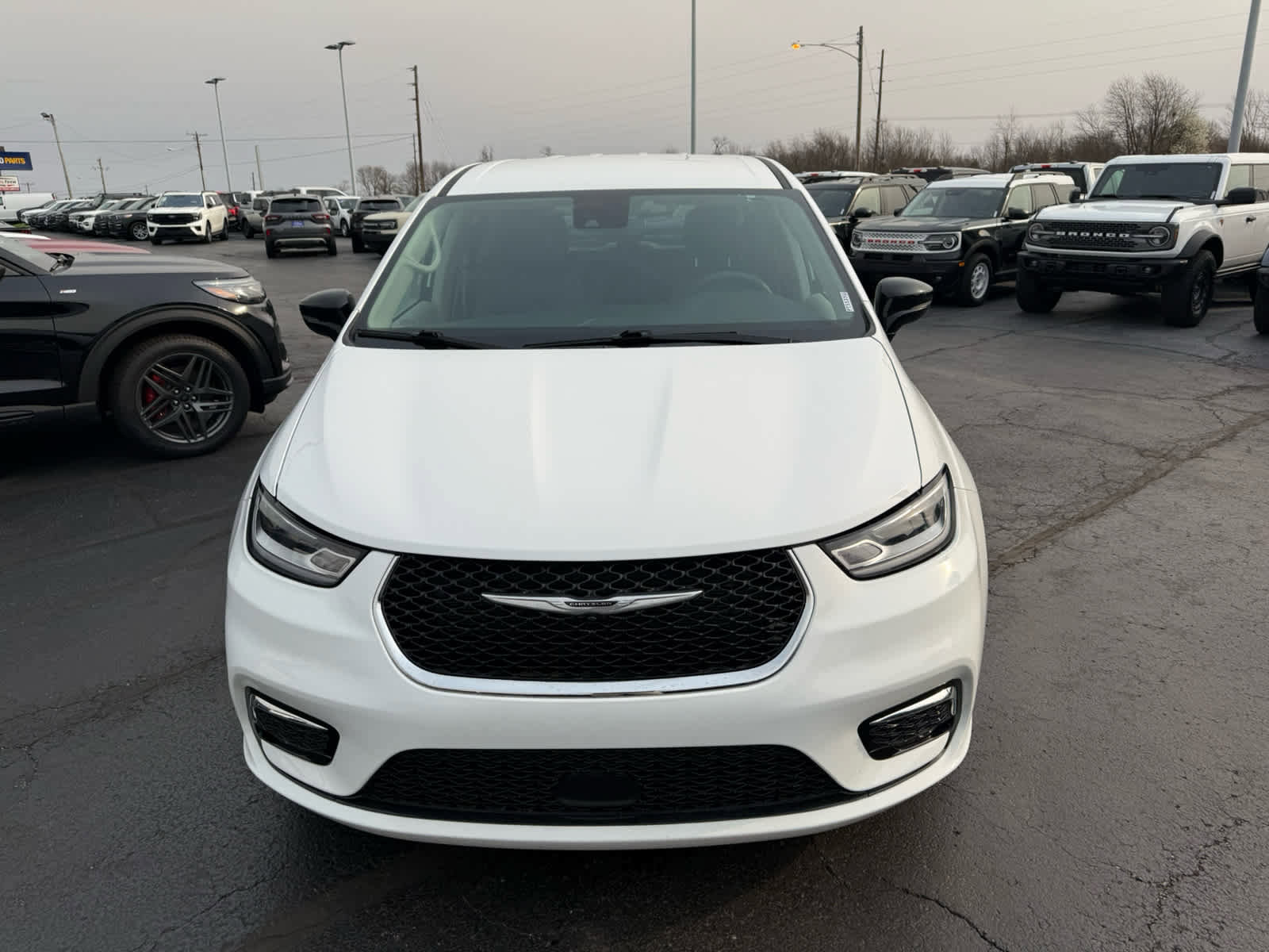 Used 2024 Chrysler Pacifica Touring-L FWD image 22