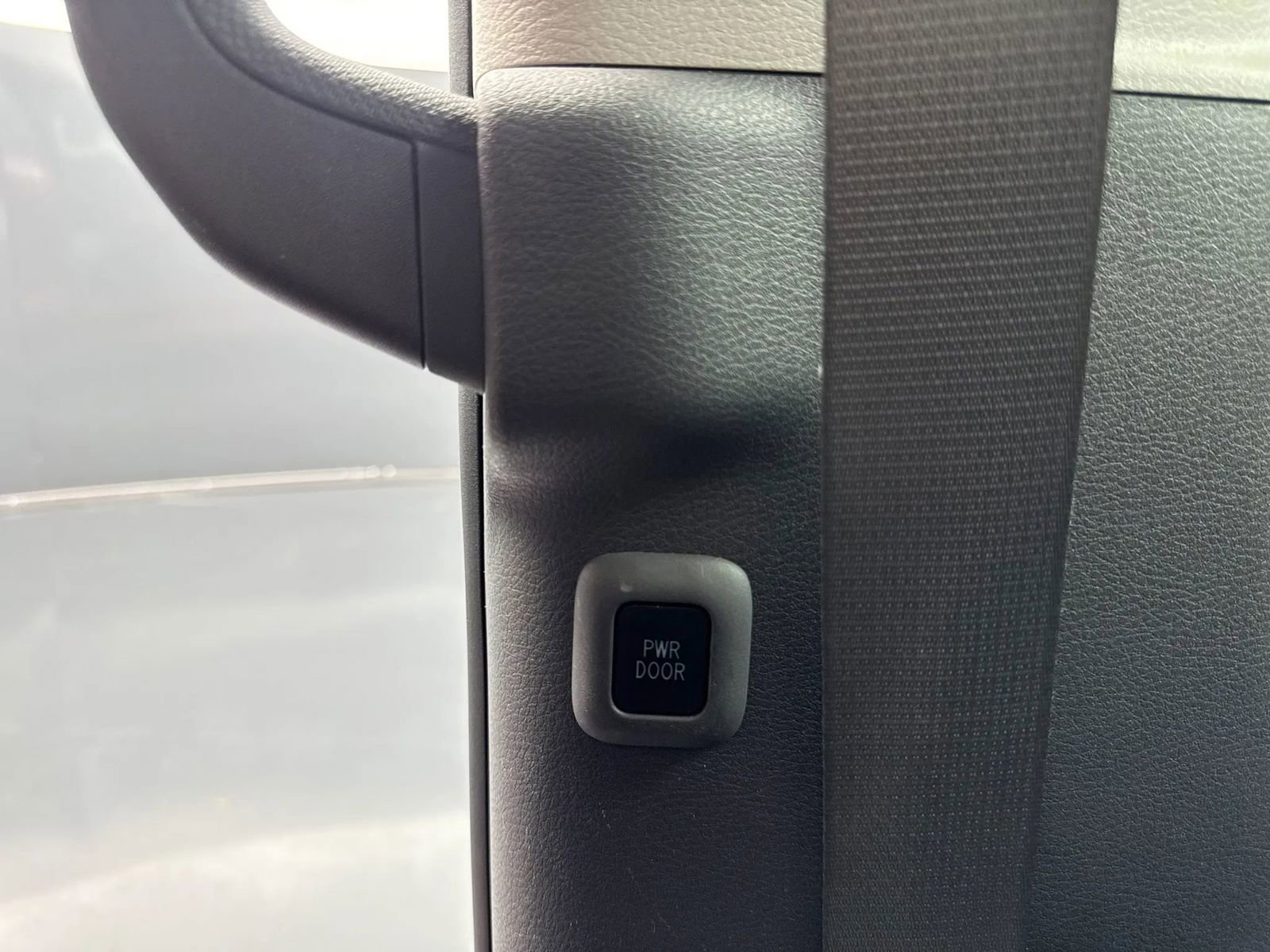 Used 2023 Toyota Sienna XLE AWD/4WD image 54