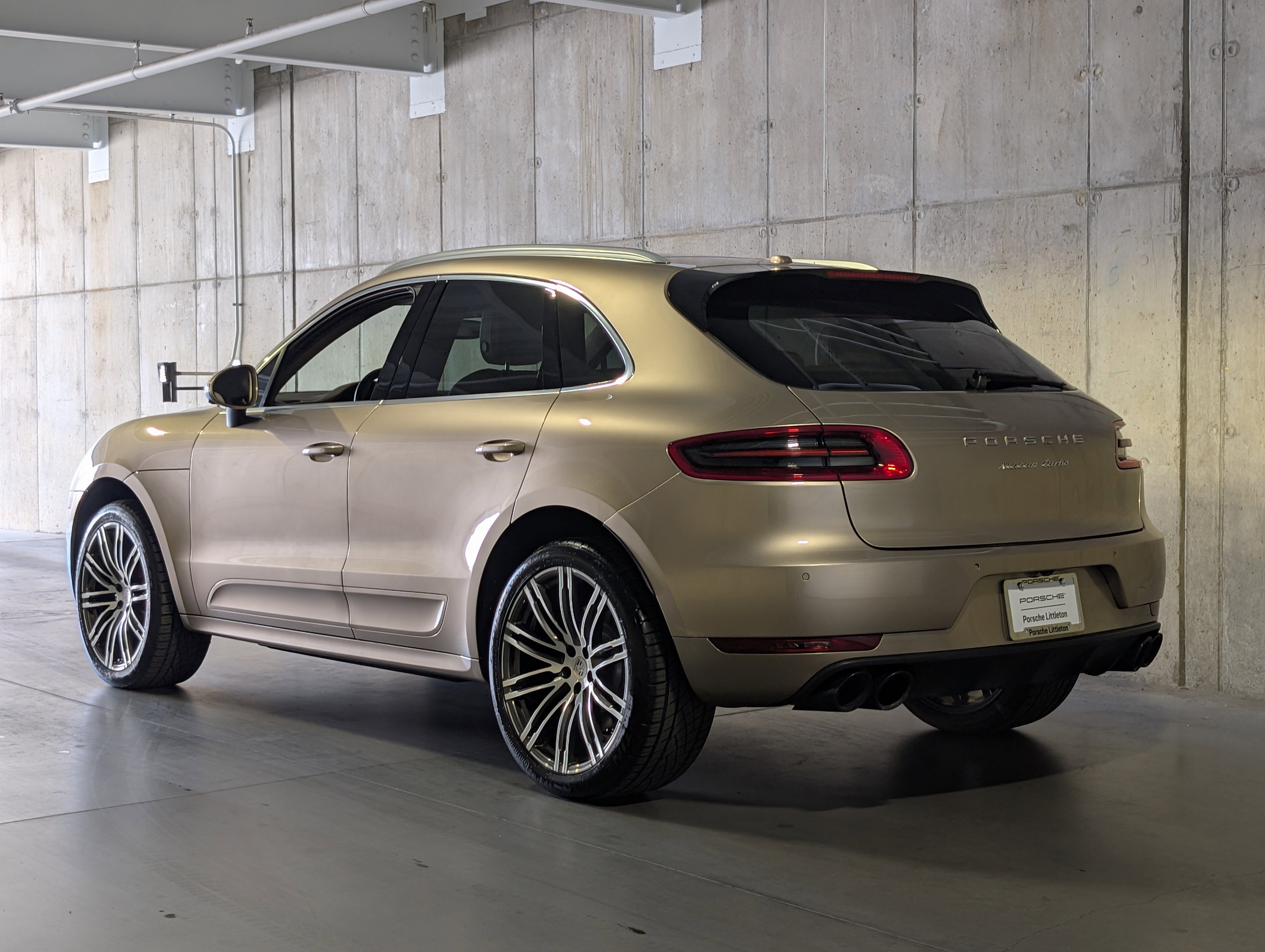Used 2017 Porsche Macan Turbo image 3