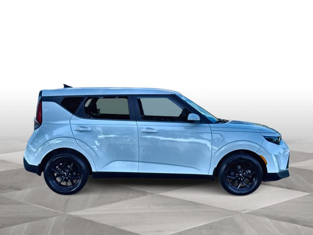 Used 2023 Kia Soul LX w/ Option Group 015 FWD image 9