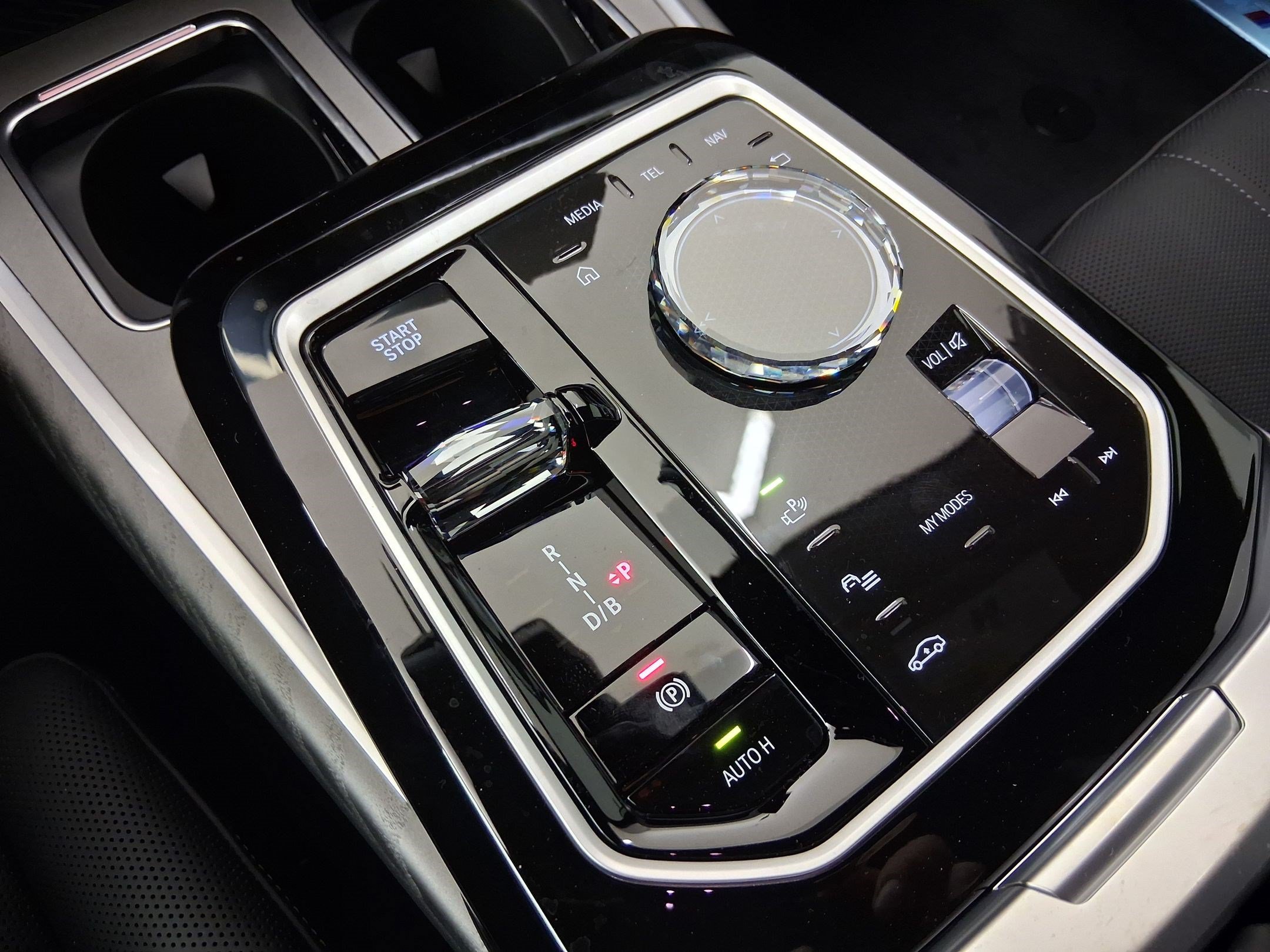 New 2026 BMW i7 M70 w/ Executive Package AWD/4WD image 16