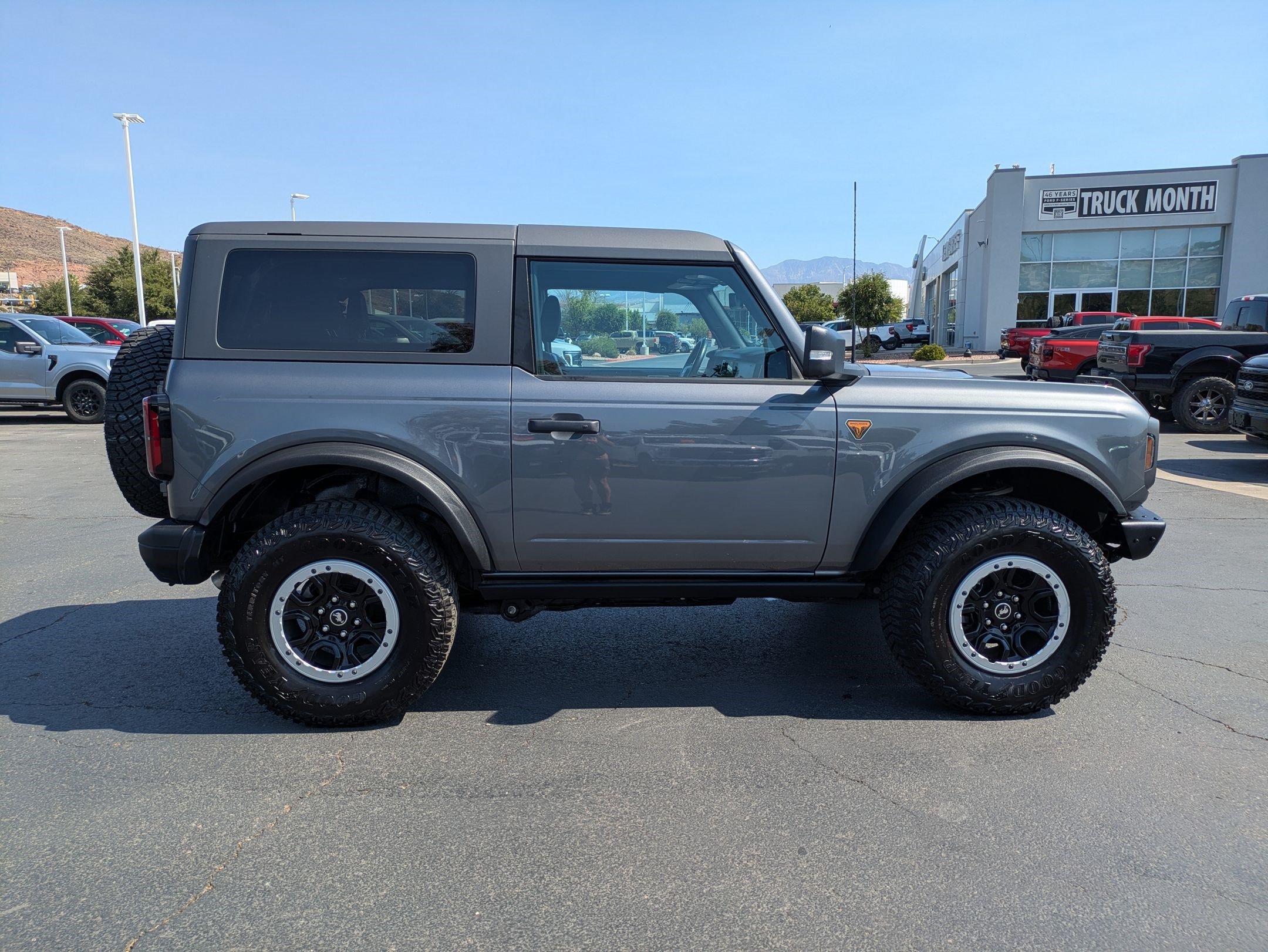 Used 2024 Ford Bronco Badlands AWD/4WD image 3