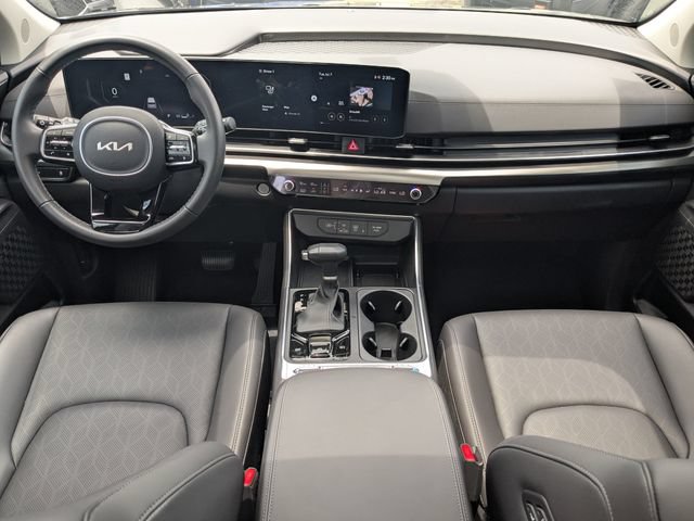 Certified 2026 Kia Carnival SX w/ SX Dark Edition Package FWD image 16