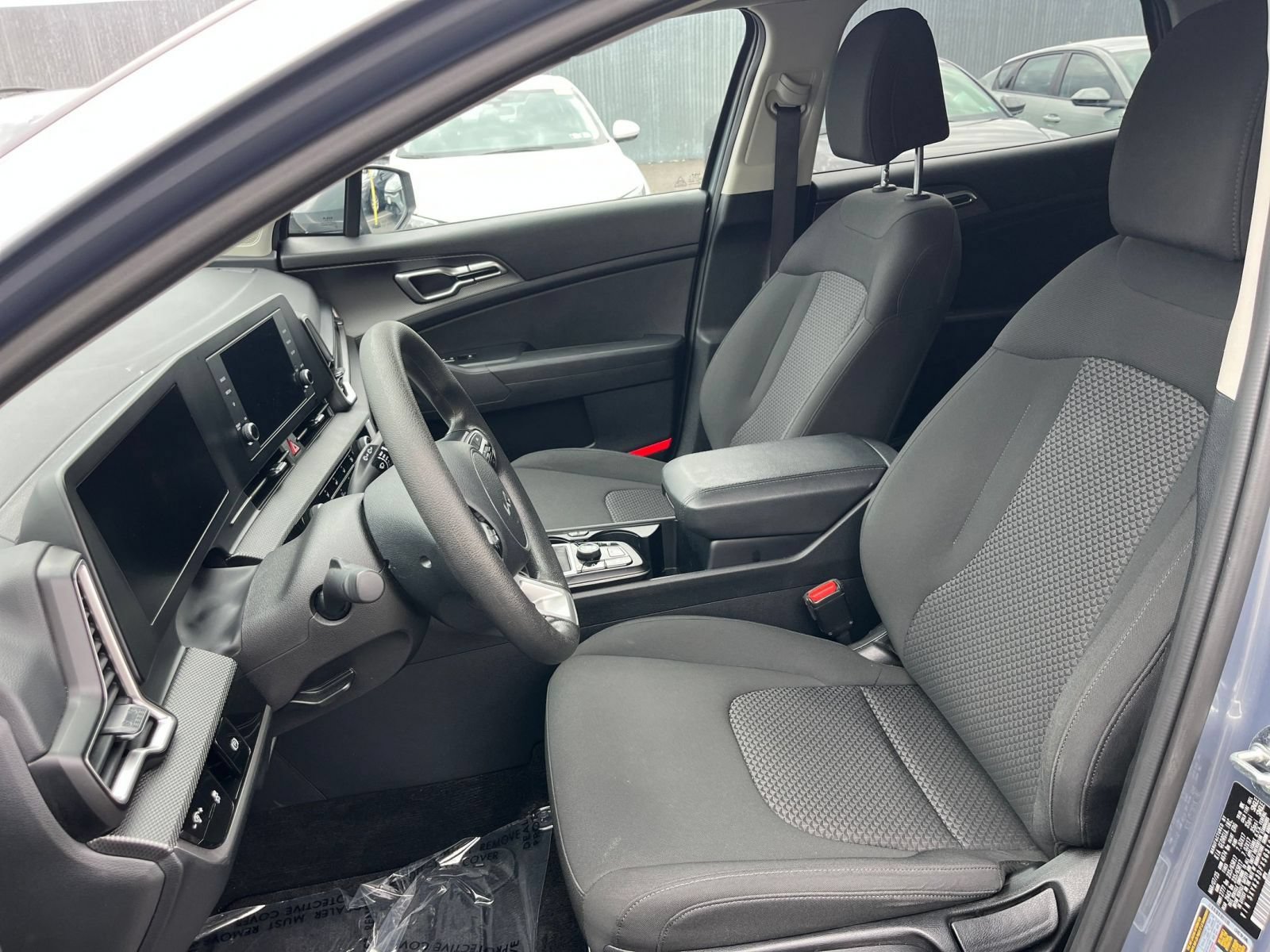 Used 2025 Kia Sportage LX FWD image 30