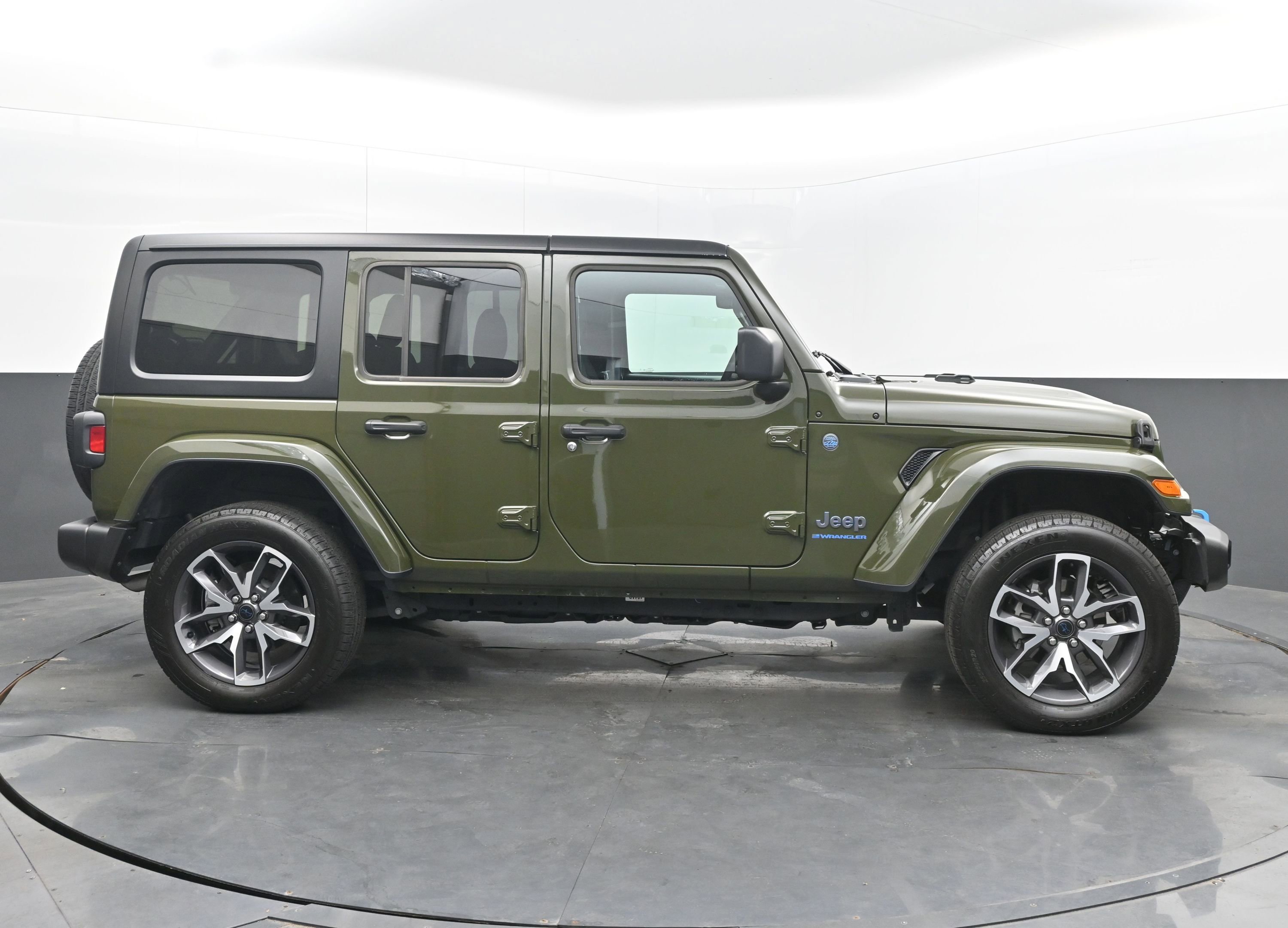 Used 2024 Jeep Wrangler Sport S image 10