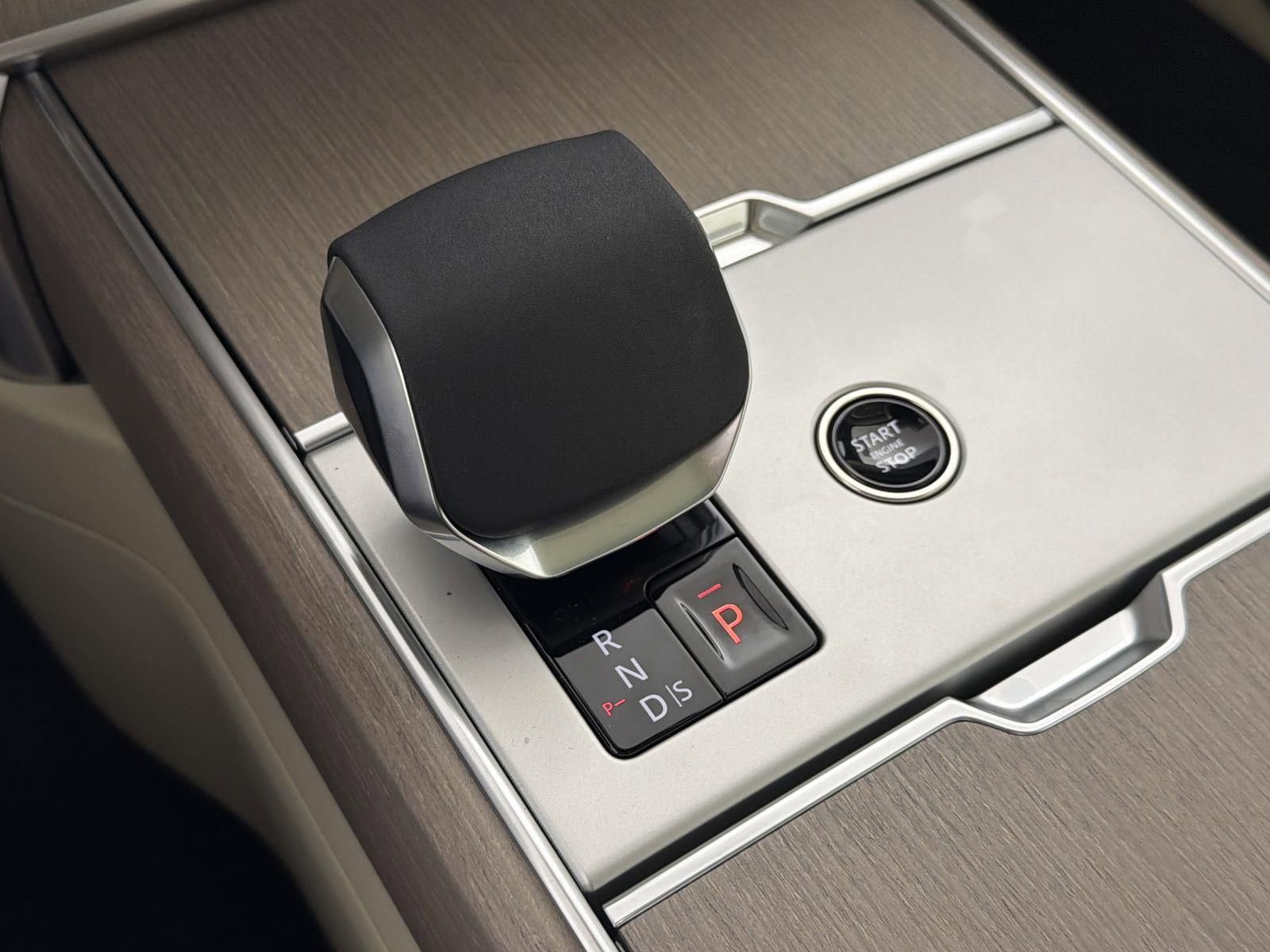 New 2026 Land Rover Range Rover SE image 16