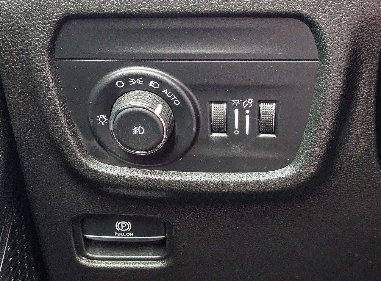 Used 2023 Jeep Grand Cherokee Limited w/ MOPAR Finishing Package AWD/4WD image 28
