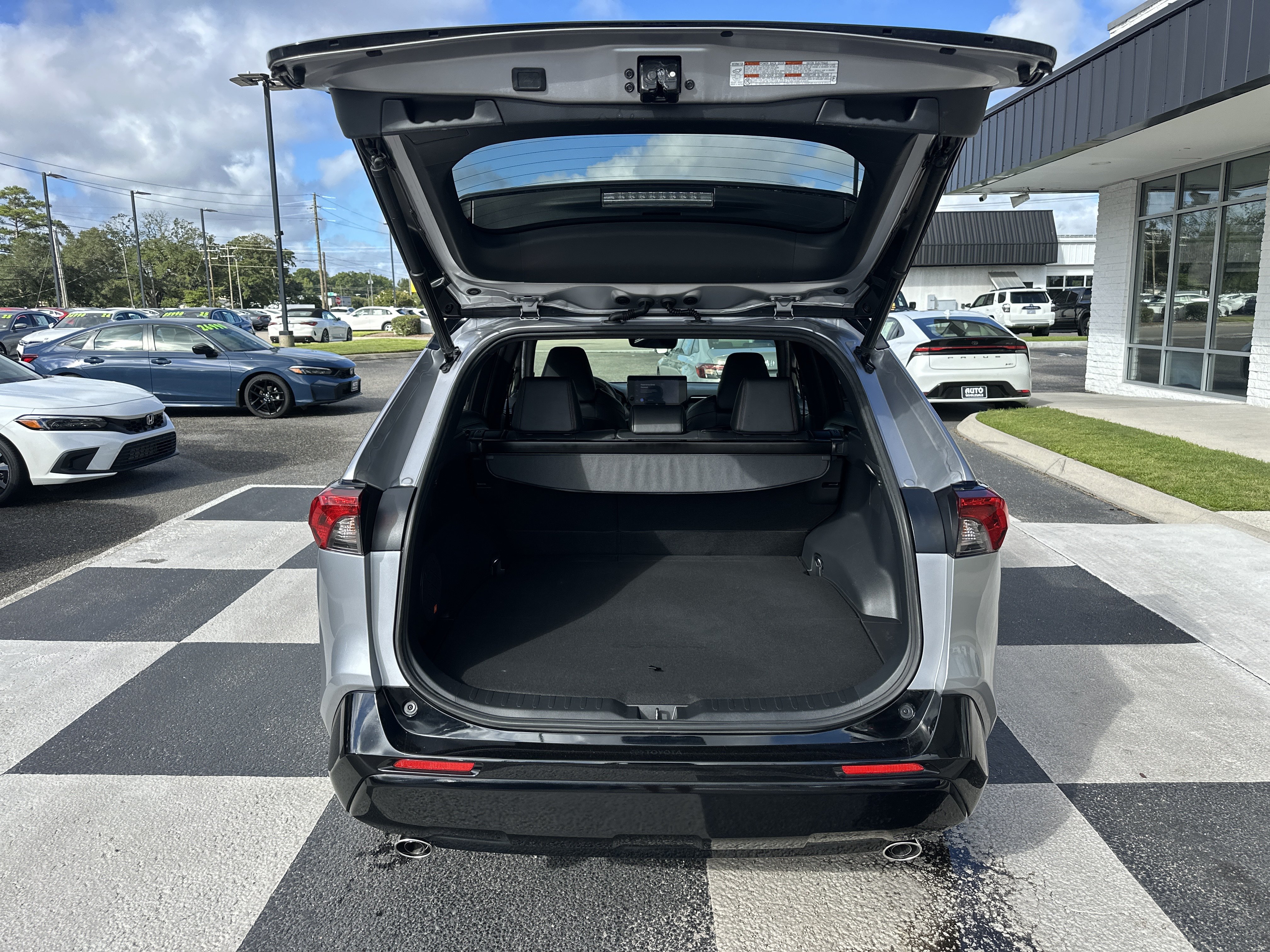 Used 2023 Toyota RAV4 XSE w/ Weather Package AWD/4WD image 5