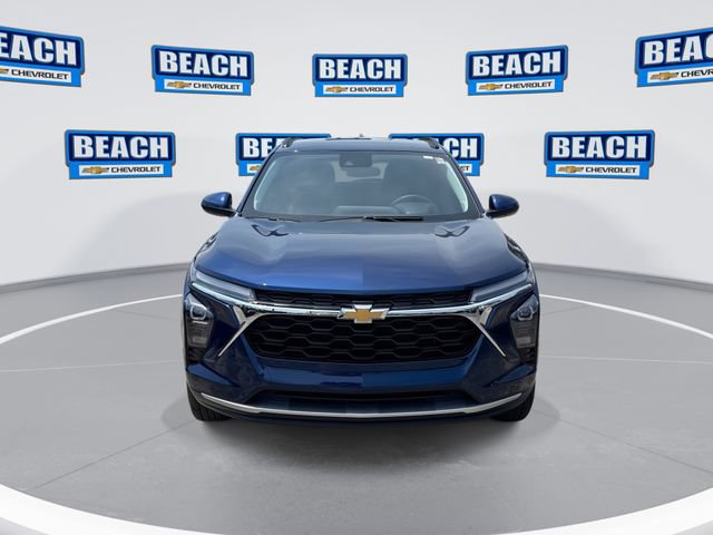Used 2024 Chevrolet Trax LT w/ LT Convenience Package FWD image 3
