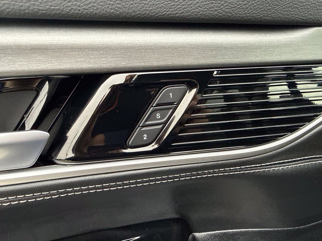 Certified 2025 Jeep Wagoneer 4WD image 20