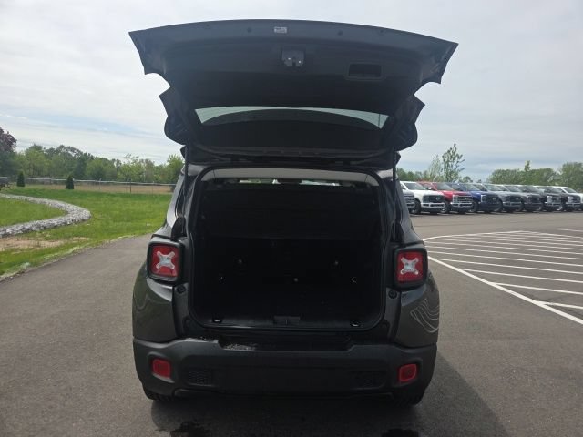 Used 2021 Jeep Renegade Latitude w/ Convenience Group AWD/4WD image 10