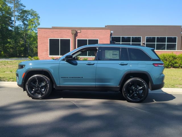 New 2026 Jeep Grand Cherokee Limited w/ Limited Altitude Package AWD/4WD image 10