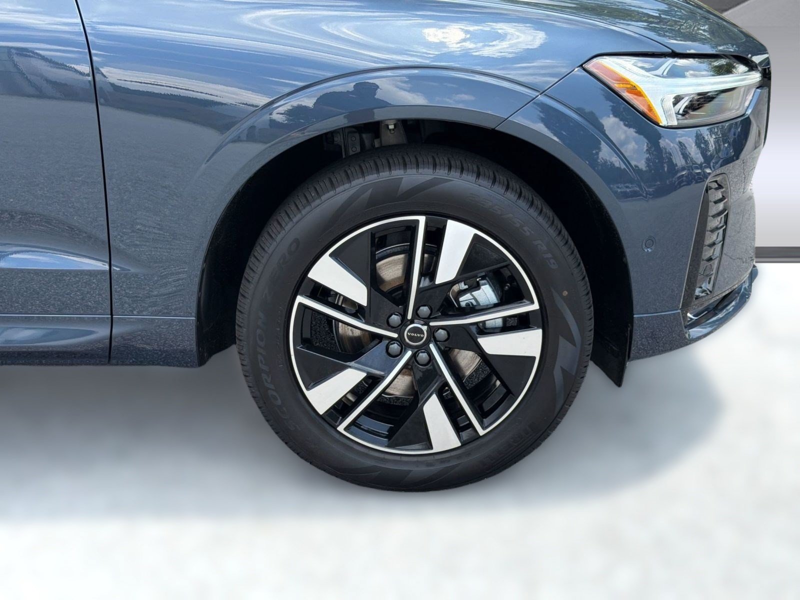 New 2026 Volvo XC60 B5 Plus w/ Climate Package AWD/4WD image 12