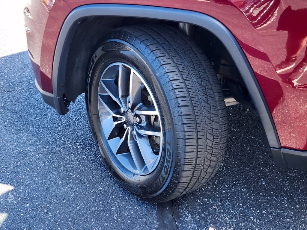 Used 2019 Jeep Grand Cherokee Limited AWD/4WD image 34