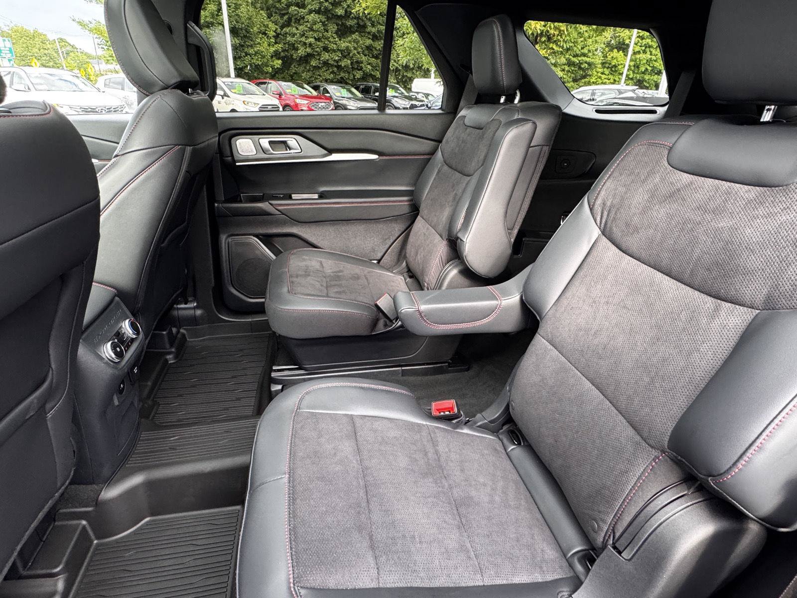 Used 2025 Ford Explorer ST AWD/4WD image 17