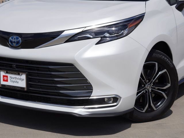 Certified 2025 Toyota Sienna Platinum image 5