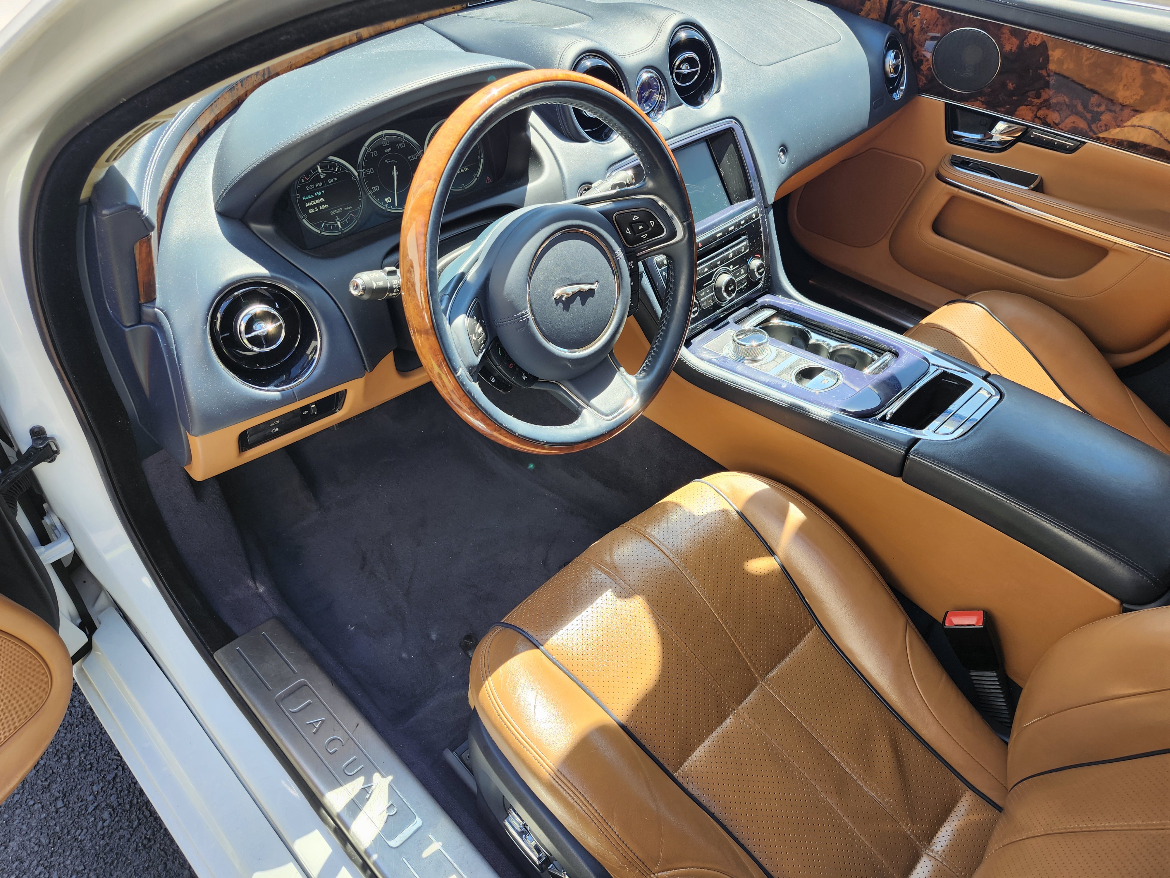 Used 2012 Jaguar XJ L RWD image 4
