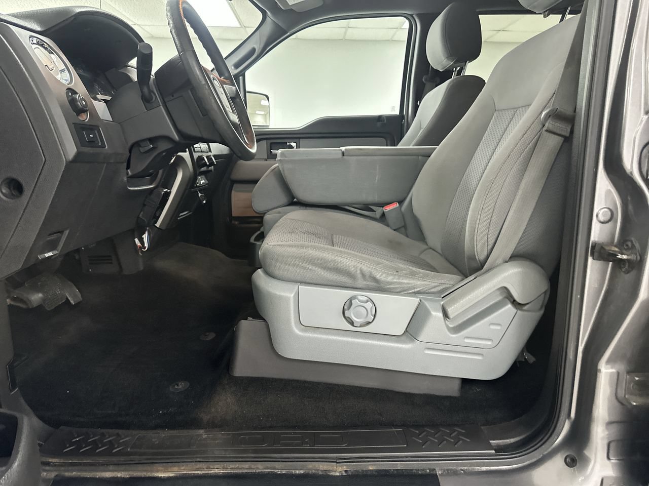 Used 2014 Ford F150 XLT AWD/4WD image 10