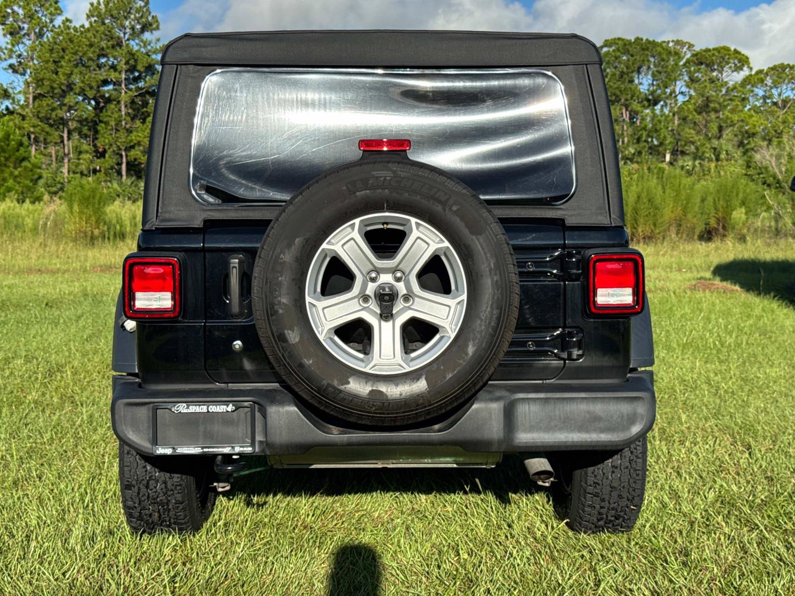 Used 2019 Jeep Wrangler Unlimited Sport S image 4