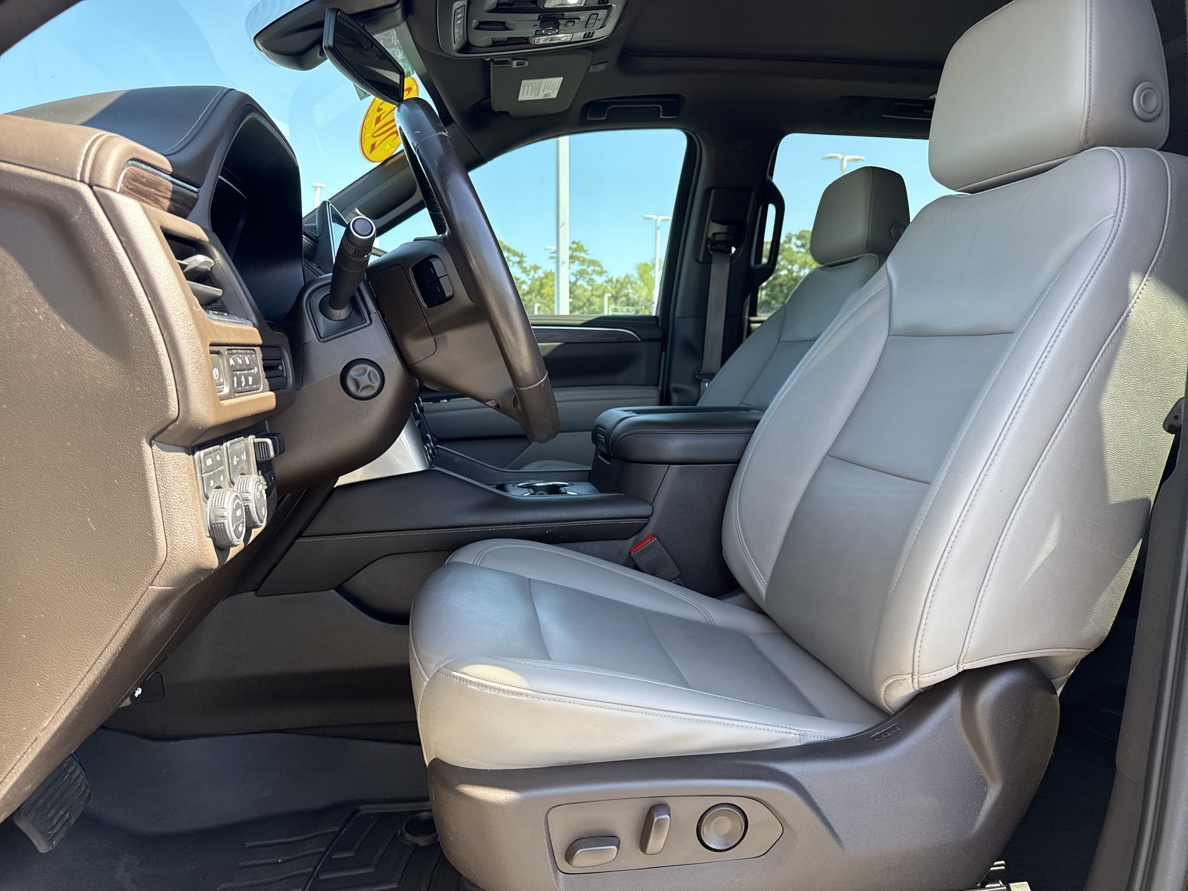 Used 2022 Chevrolet Tahoe Z71 w/ Z71 Off-Road Package AWD/4WD image 16