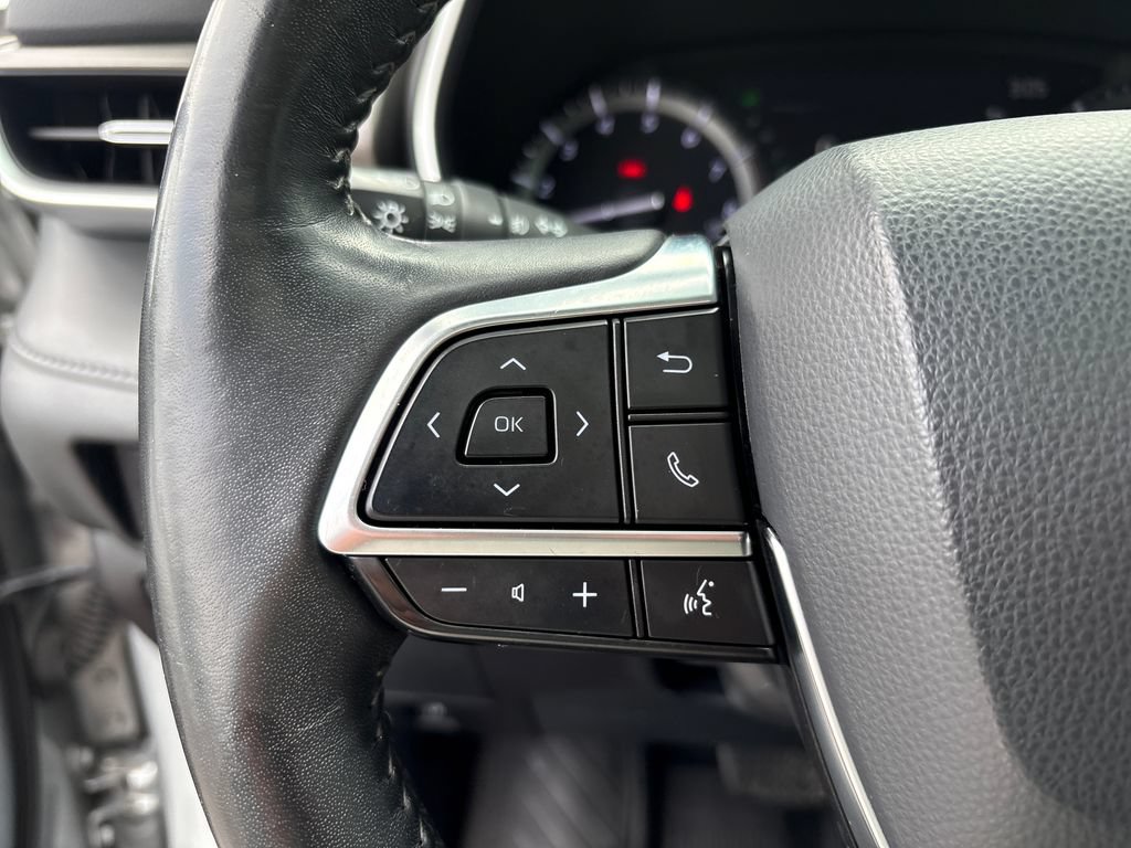 Used 2020 Toyota Highlander XLE AWD/4WD image 17