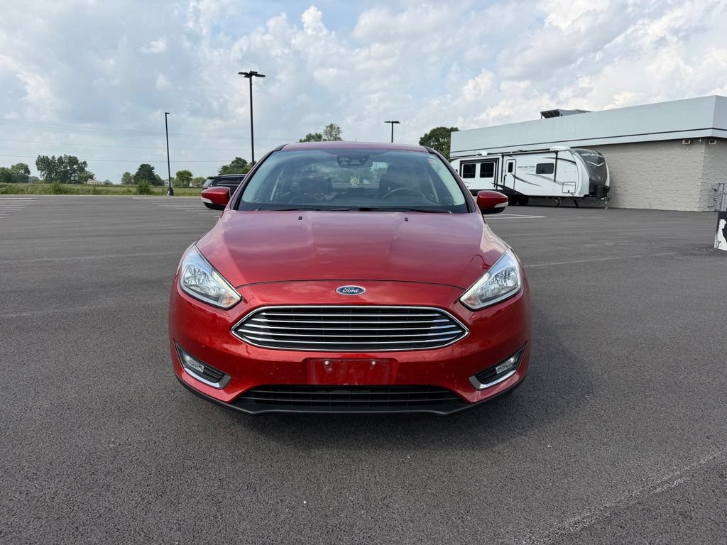 Used 2018 Ford Focus Titanium w/ Titanium Technology Package FWD image 2