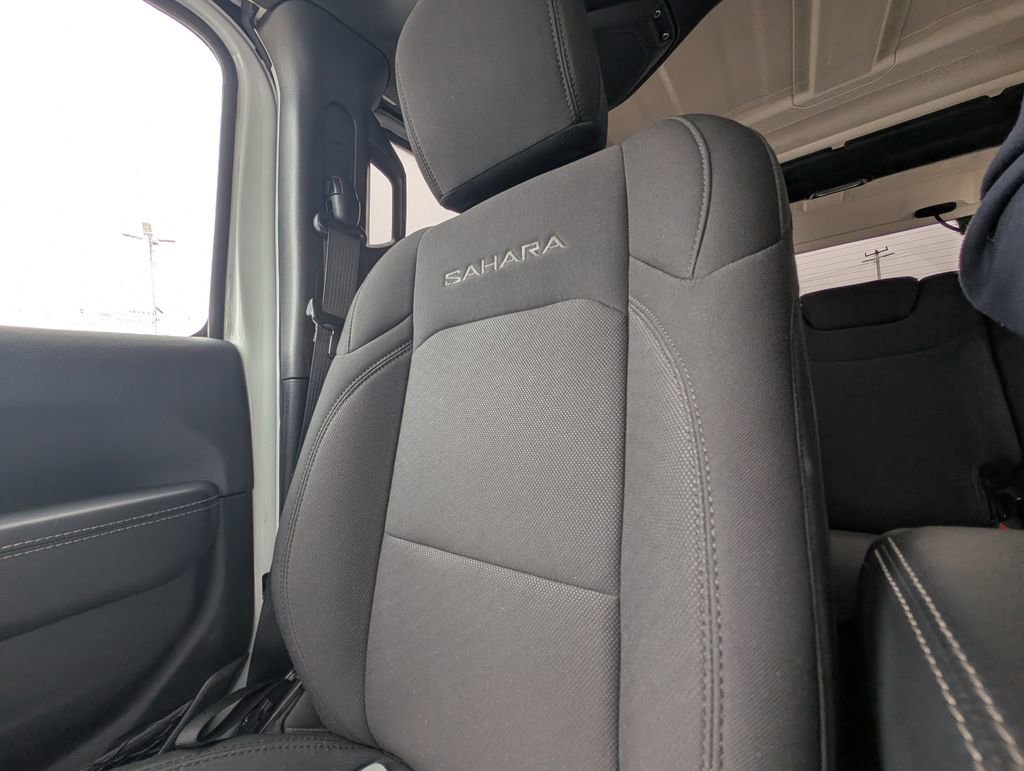 Used 2023 Jeep Wrangler Sahara image 14
