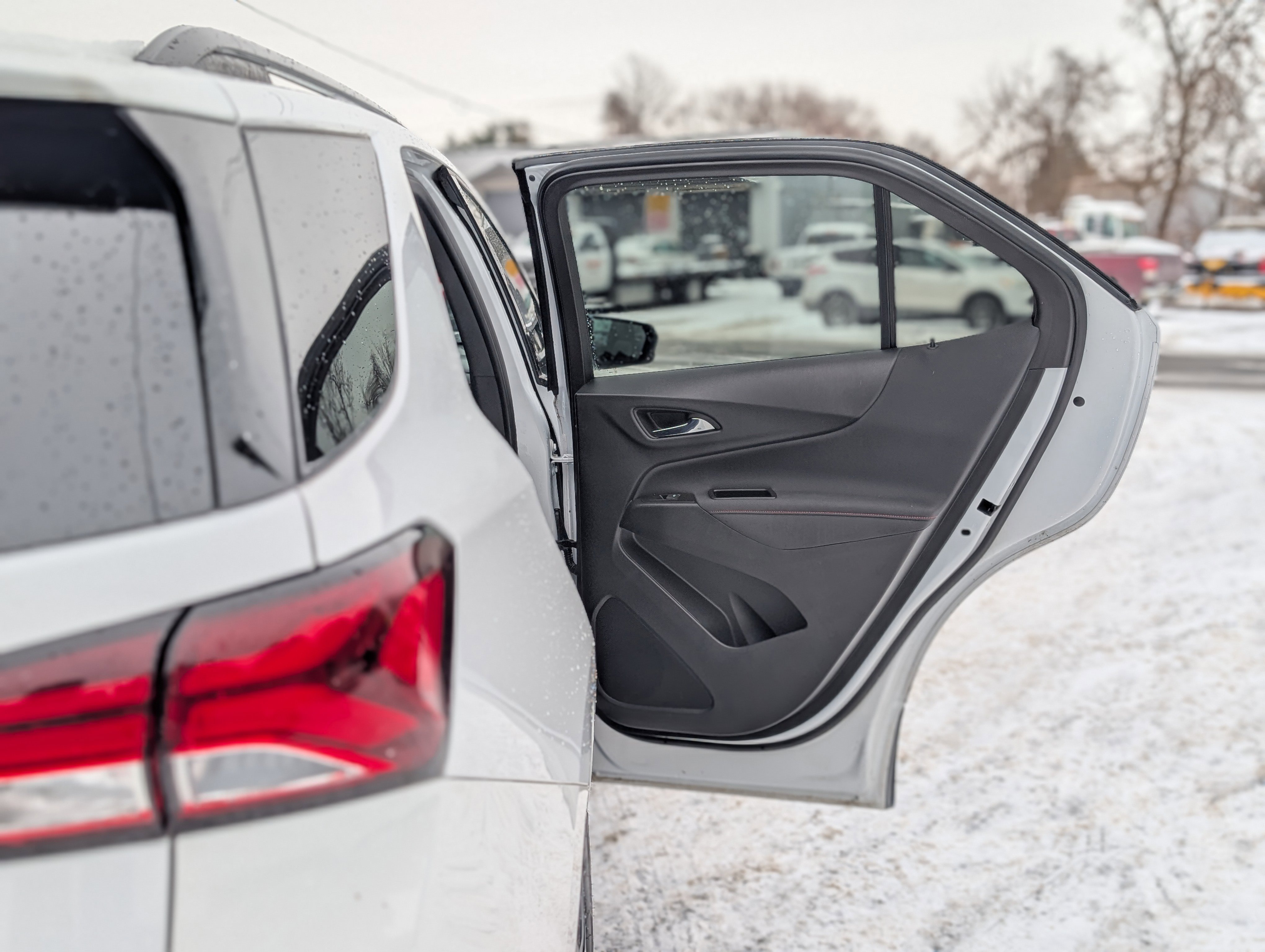 Used 2023 Chevrolet Equinox RS image 38