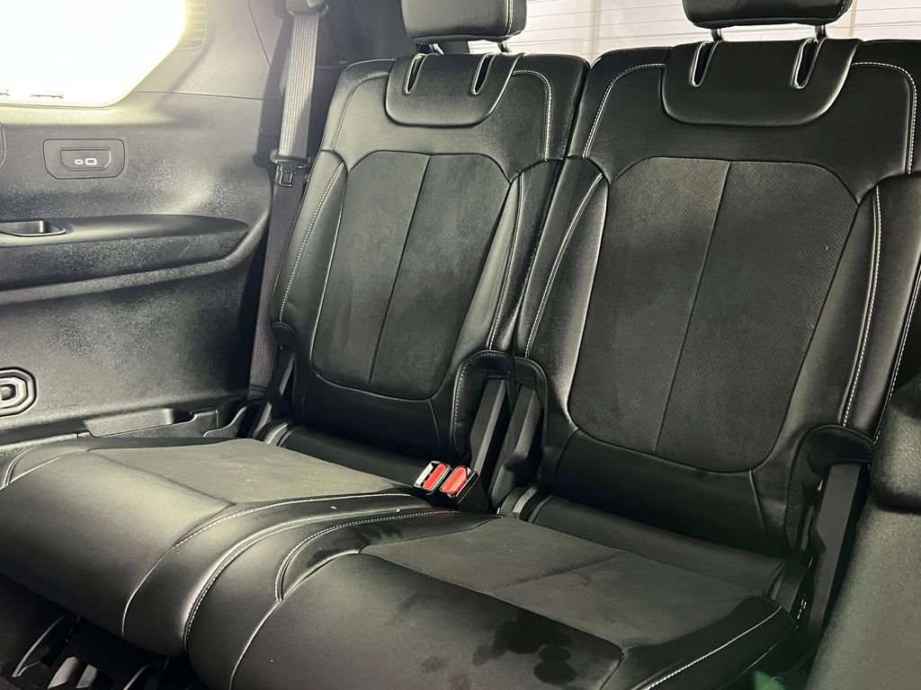 Used 2023 Jeep Grand Cherokee L Laredo image 13