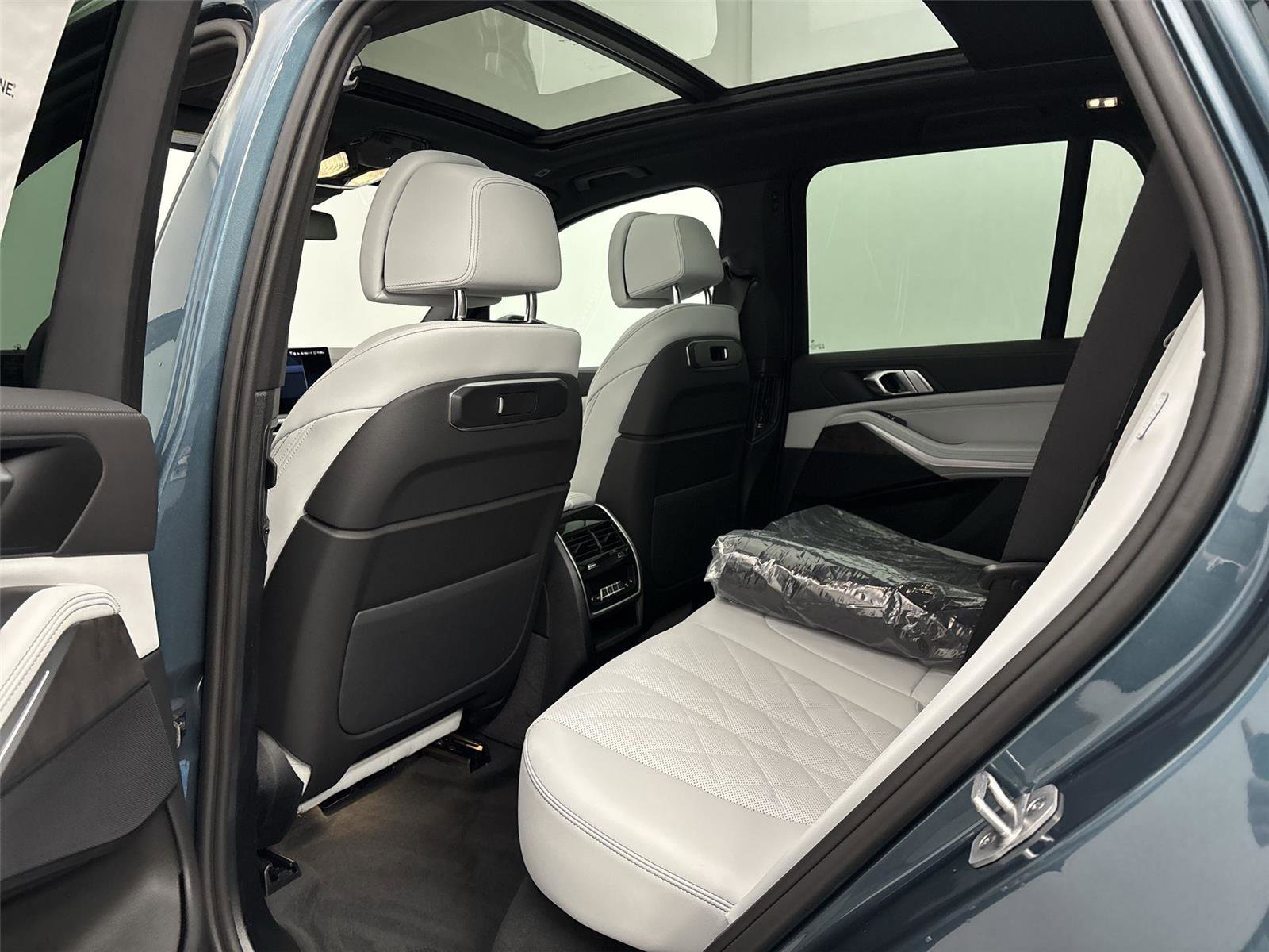 New 2026 BMW X5 xDrive50e w/ Climate Comfort Package image 29