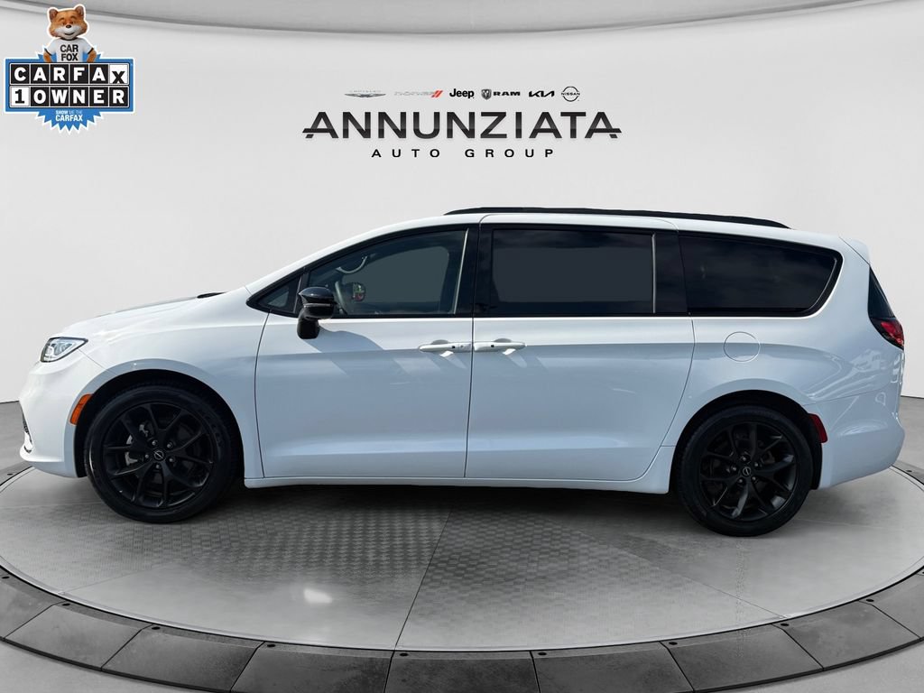 Used 2025 Chrysler Pacifica Limited FWD image 2
