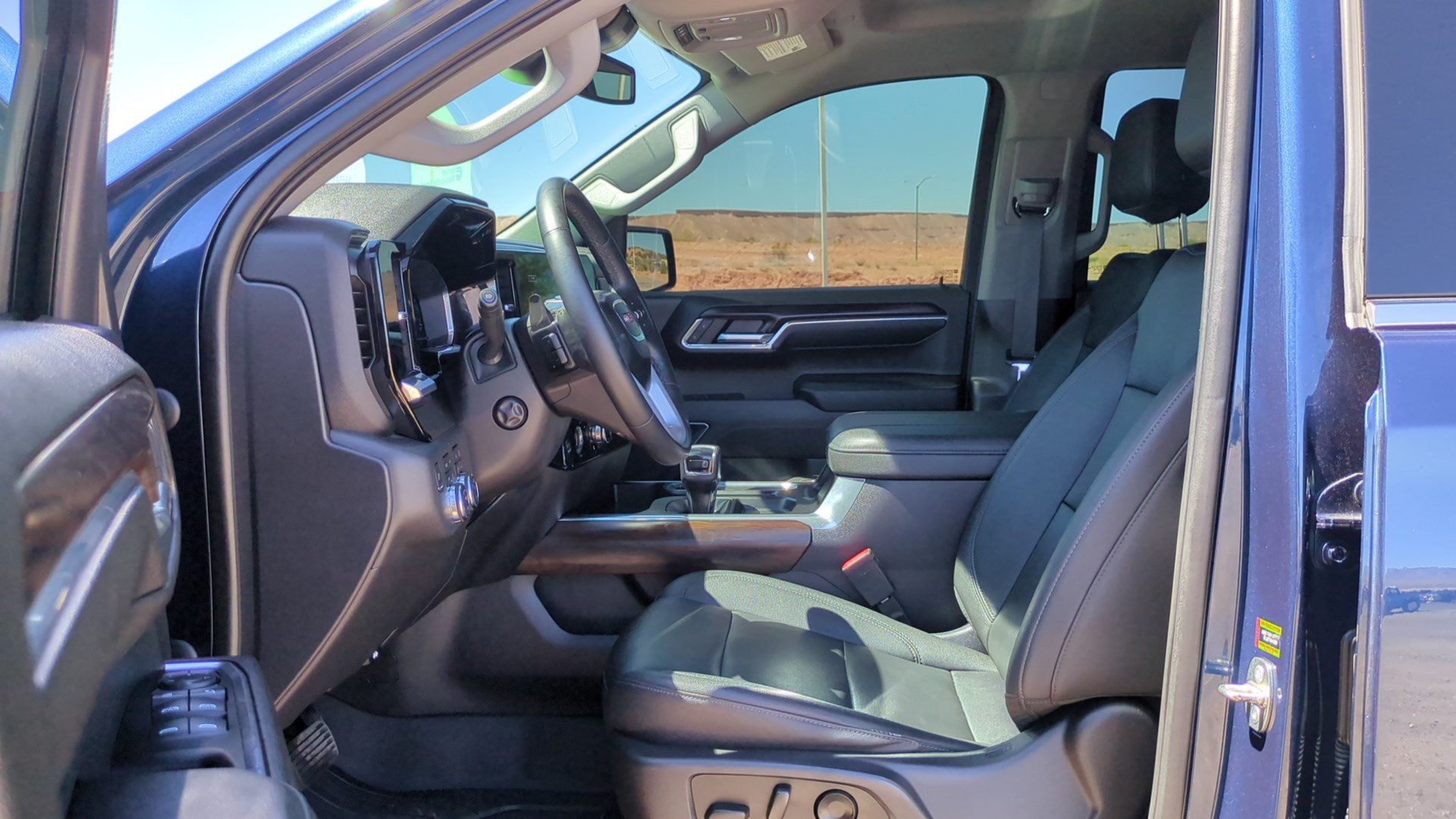 Used 2023 GMC Sierra 1500 SLT w/ SLT Premium Package AWD/4WD image 11