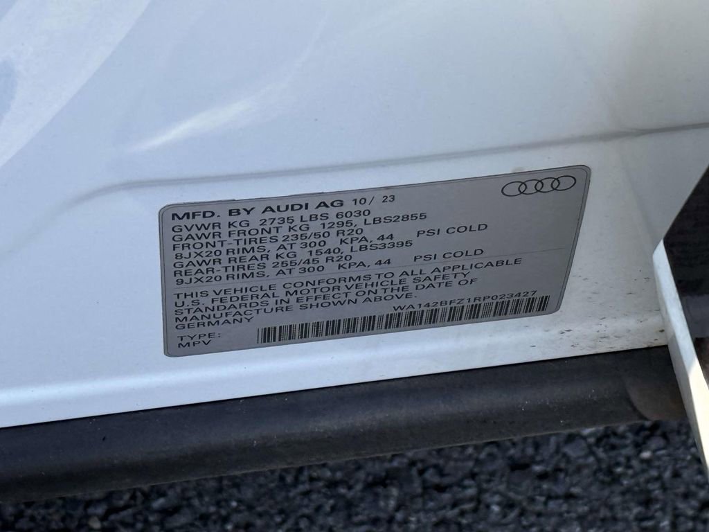Used 2024 Audi Q4 e-tron Prestige image 31