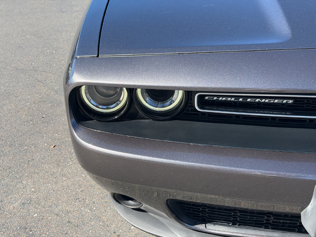 Used 2019 Dodge Challenger SXT RWD image 5