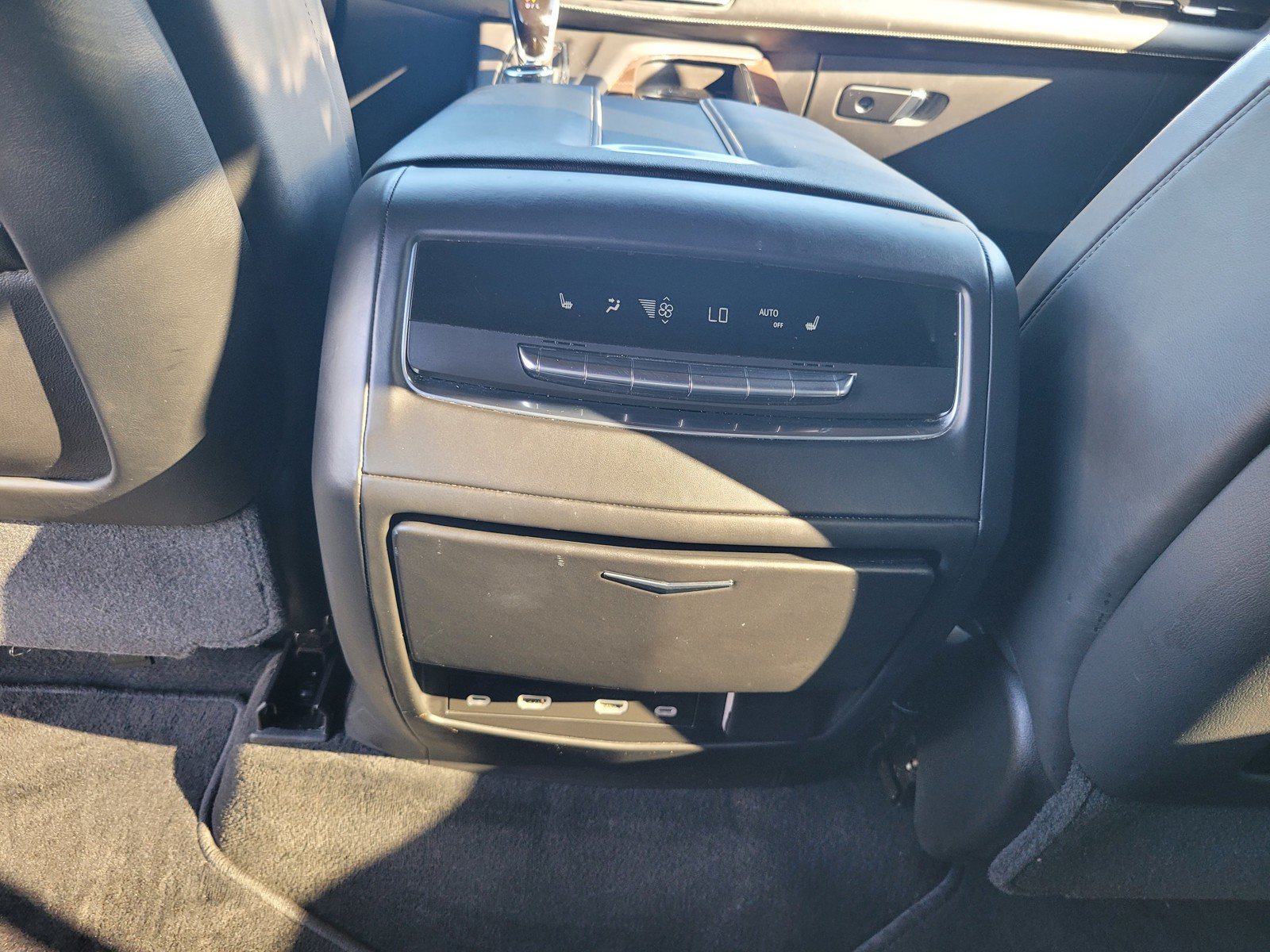 Used 2021 Cadillac Escalade Premium Luxury Platinum AWD/4WD image 13