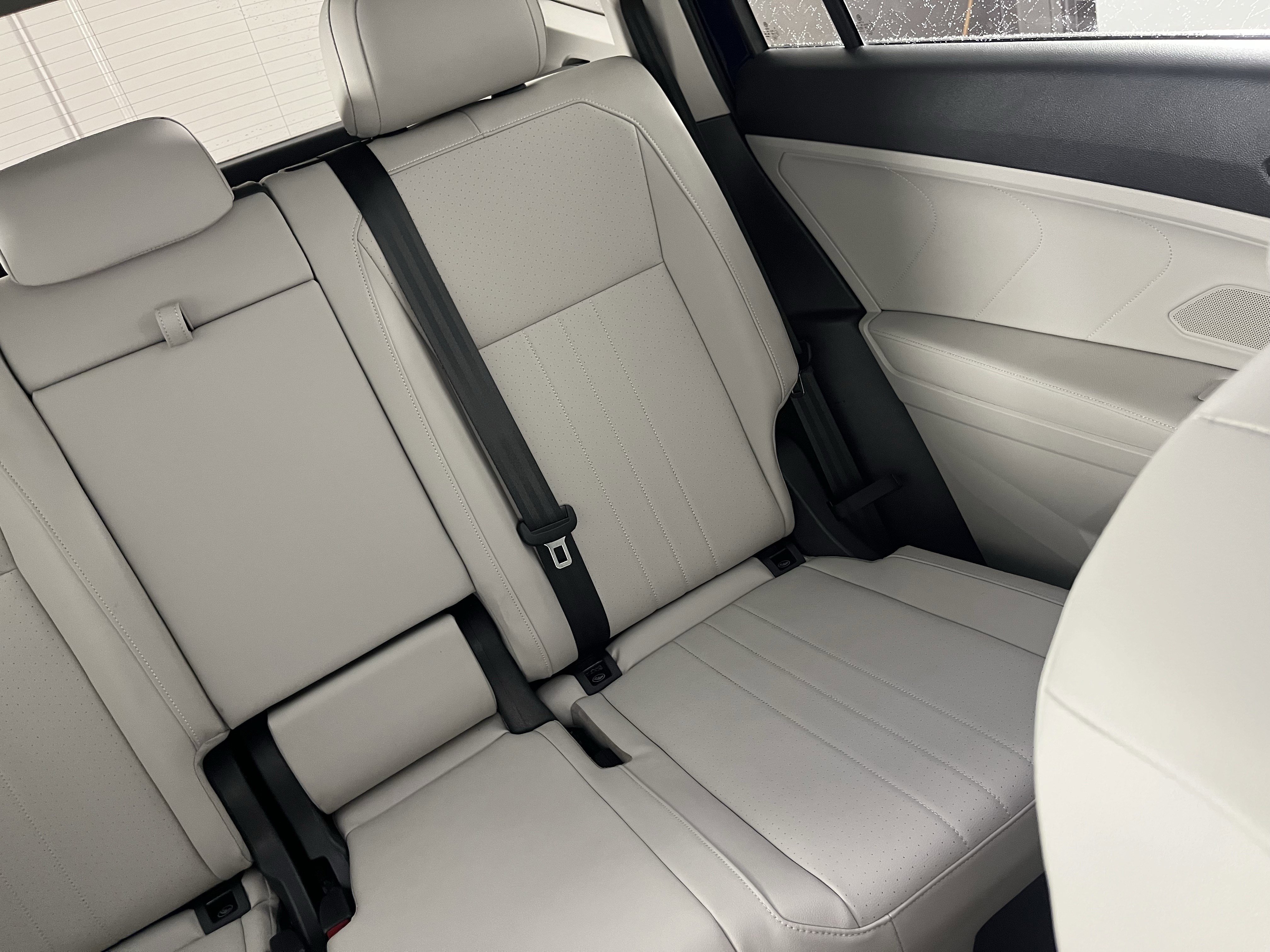 Certified 2022 Volkswagen Tiguan SE w/ Panoramic Sunroof Package image 23