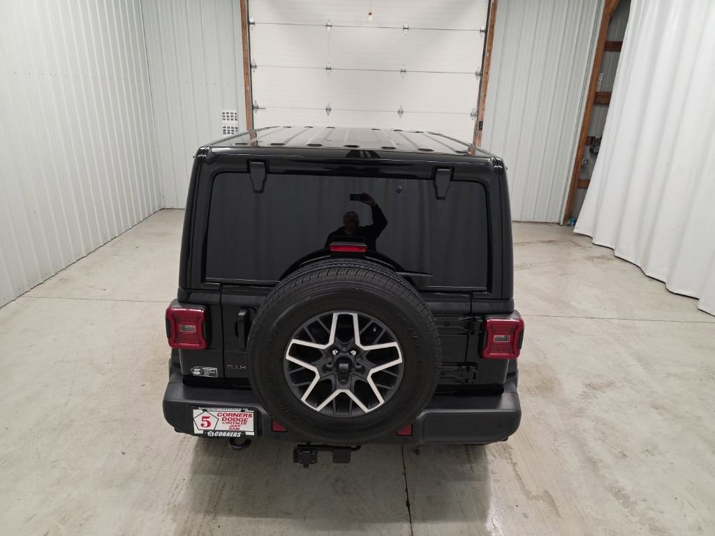 Used 2025 Jeep Wrangler Sahara w/ Technology Group image 5