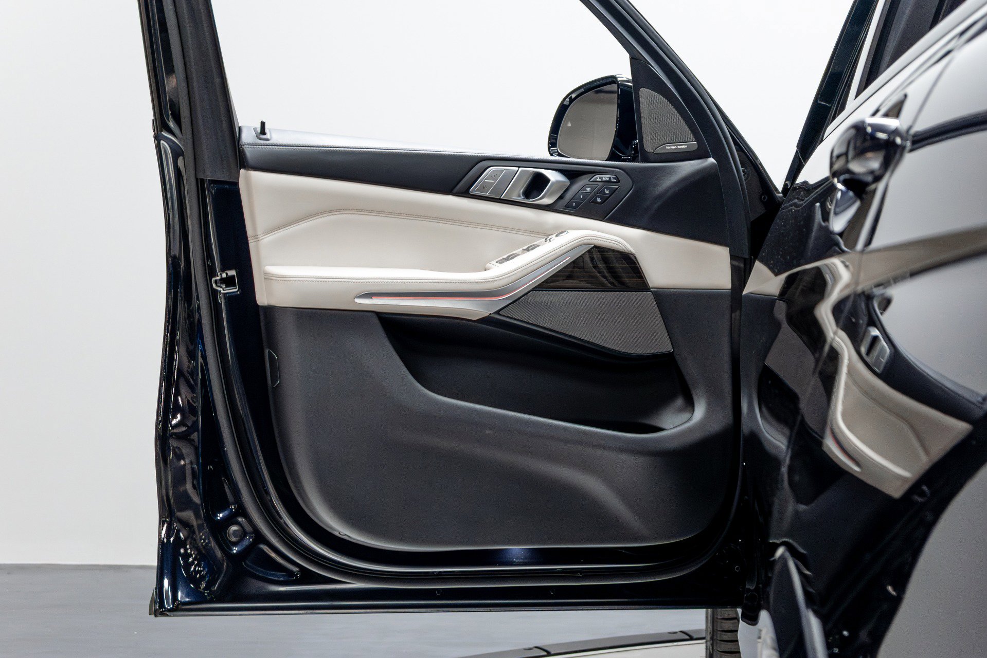 Used 2021 BMW X7 M50i image 61