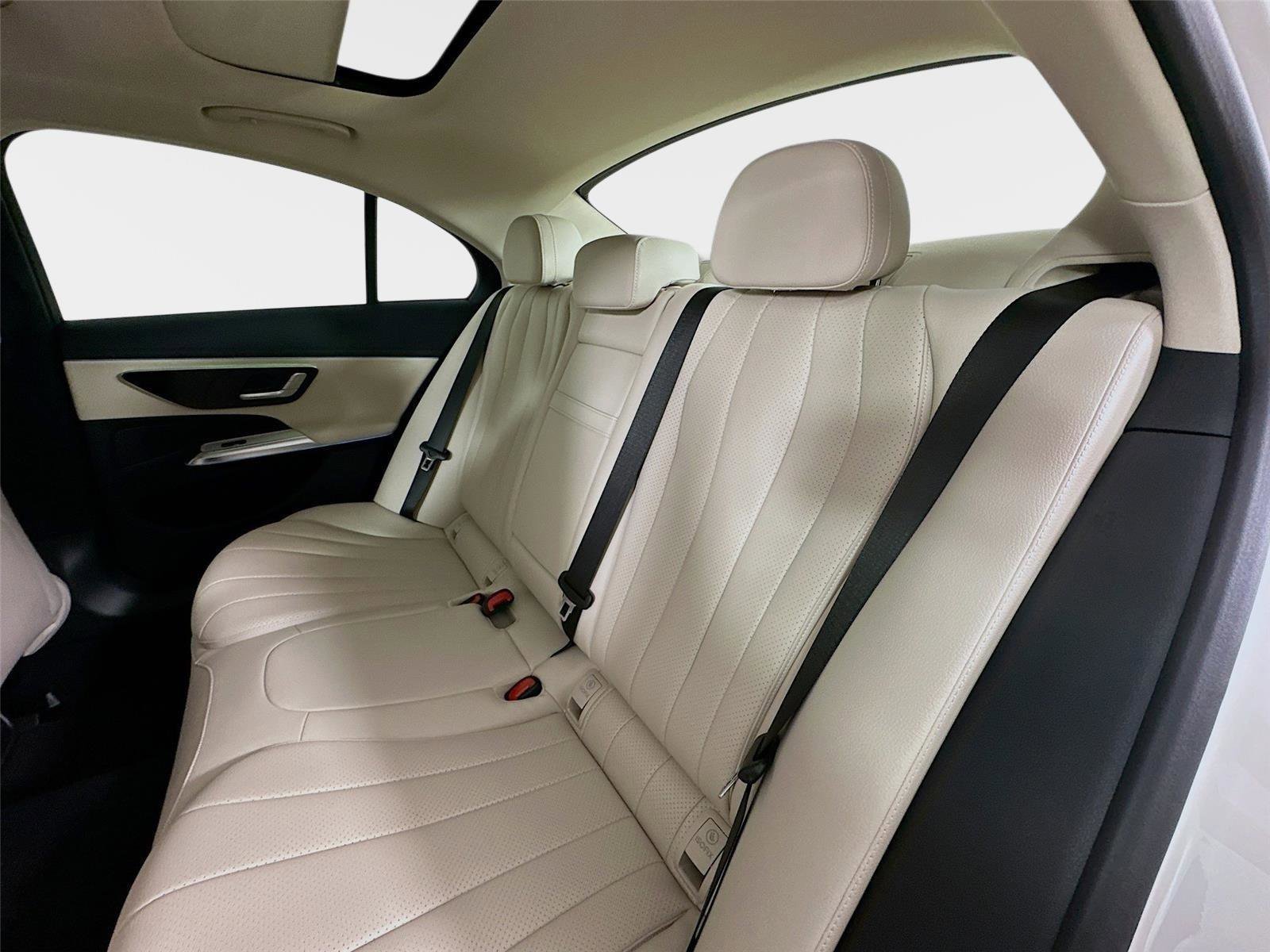 Used 2026 Mercedes-Benz E 350 4MATIC Sedan image 32