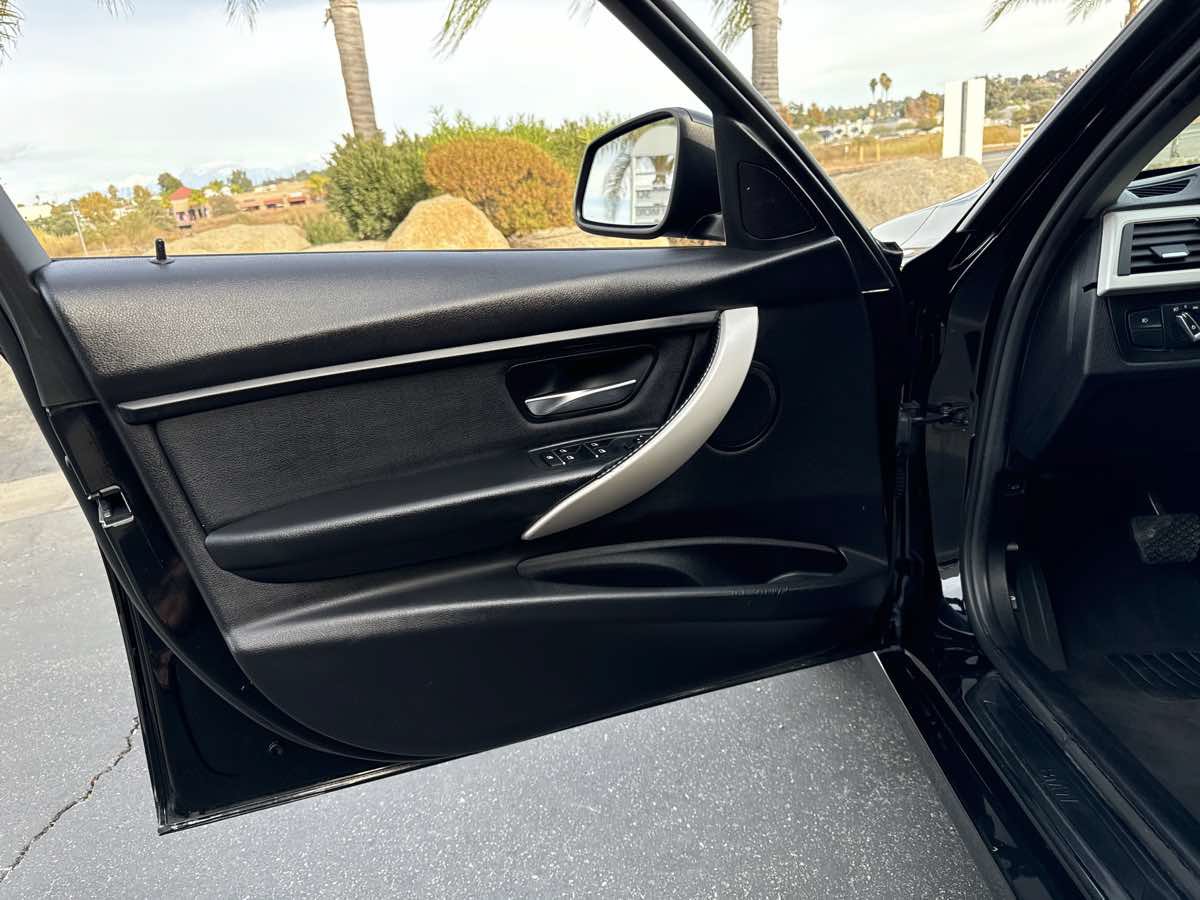 Used 2018 BMW 320i Sedan RWD image 26