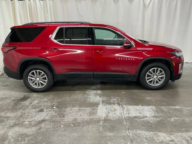 Used 2023 Chevrolet Traverse LT image 2