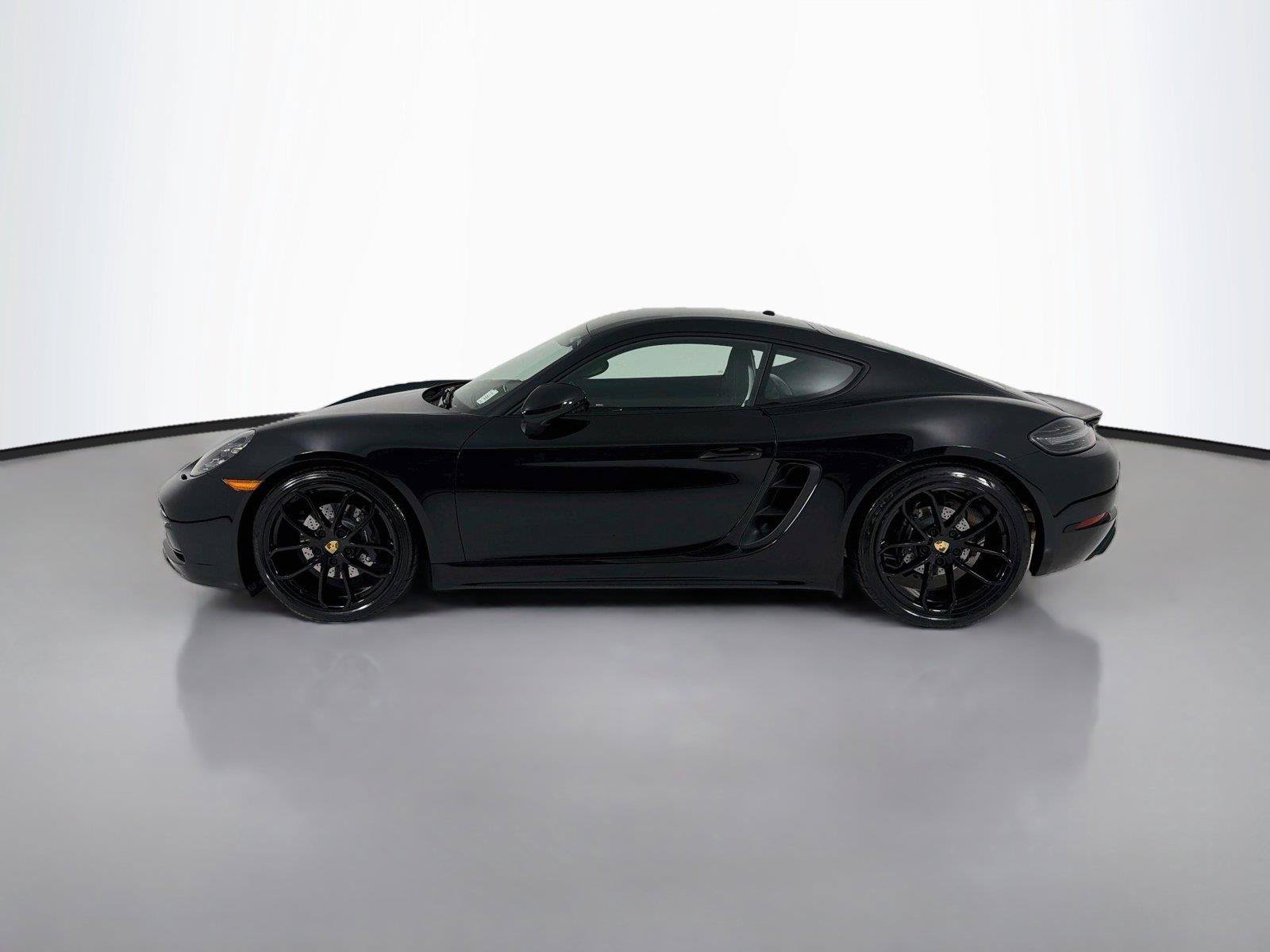 Used 2024 Porsche 718 Cayman RWD image 2