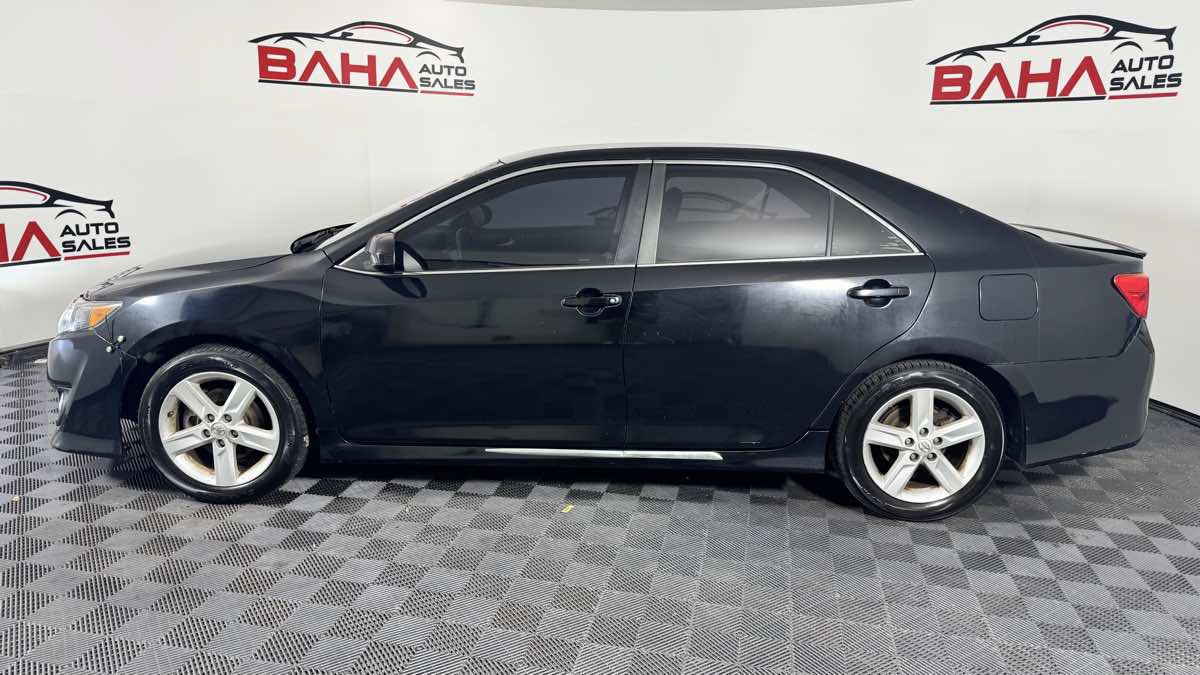Used 2014 Toyota Camry SE FWD image 4