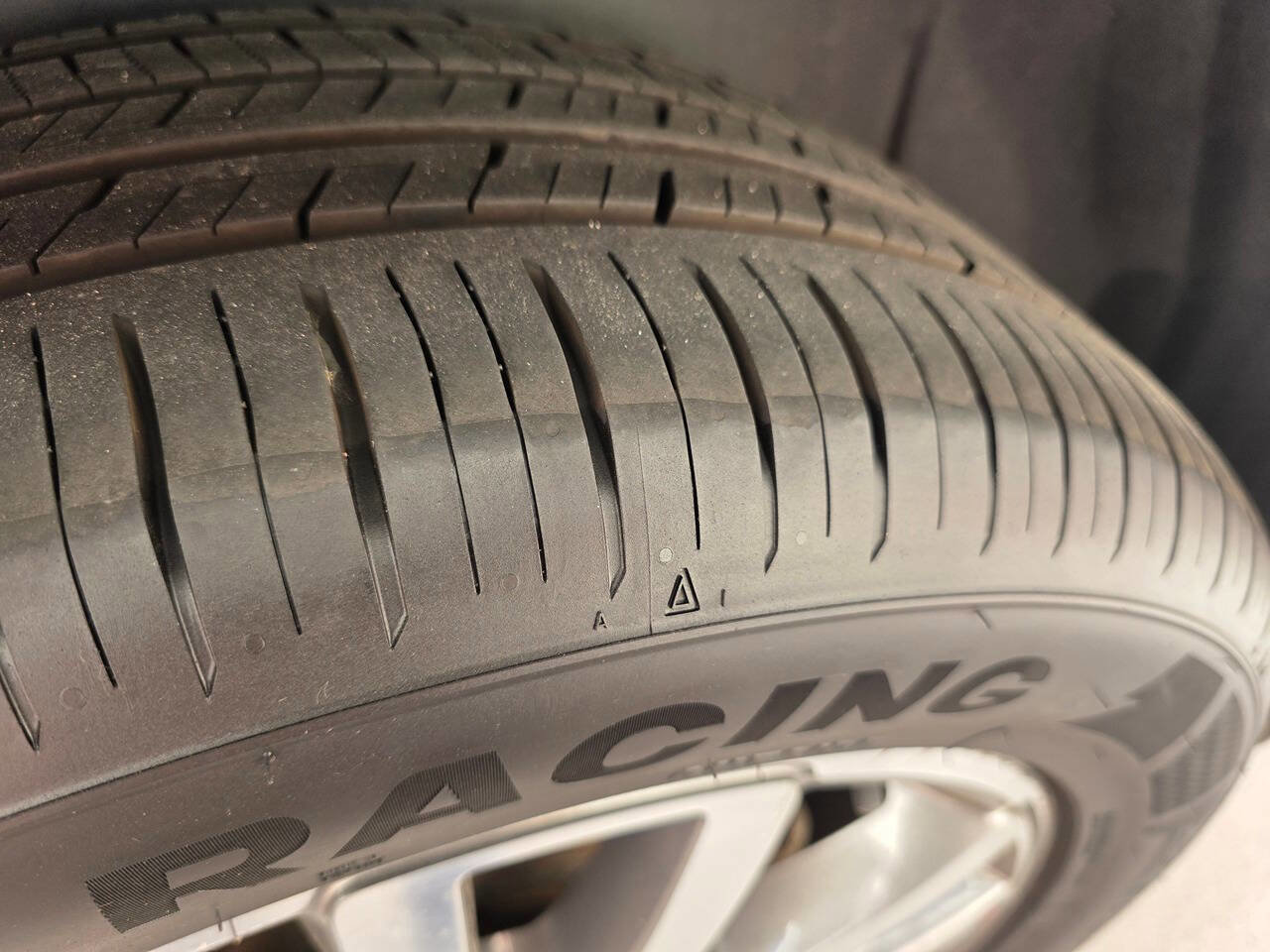 Used 2012 GMC Acadia Denali image 30