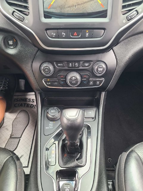 Used 2023 Jeep Cherokee Altitude Lux AWD/4WD image 32