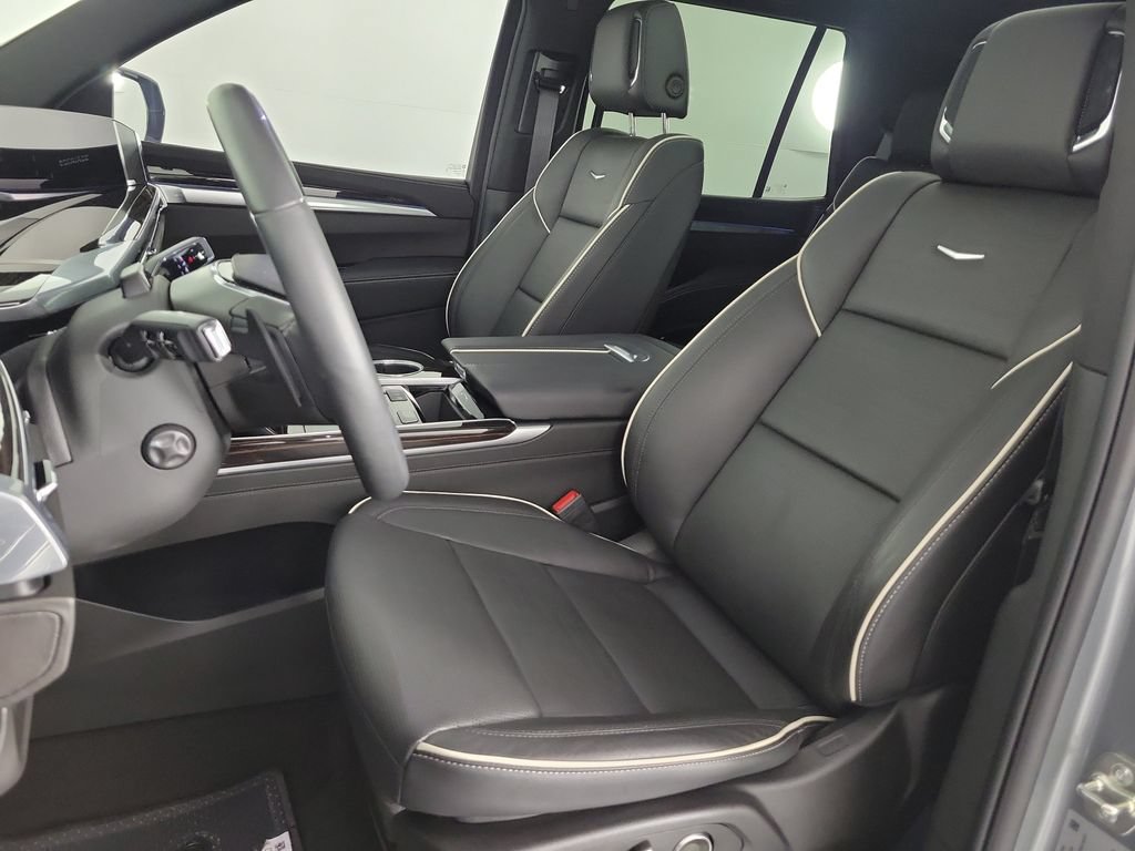 Certified 2026 Cadillac Escalade Luxury w/ Touring Package AWD/4WD image 17